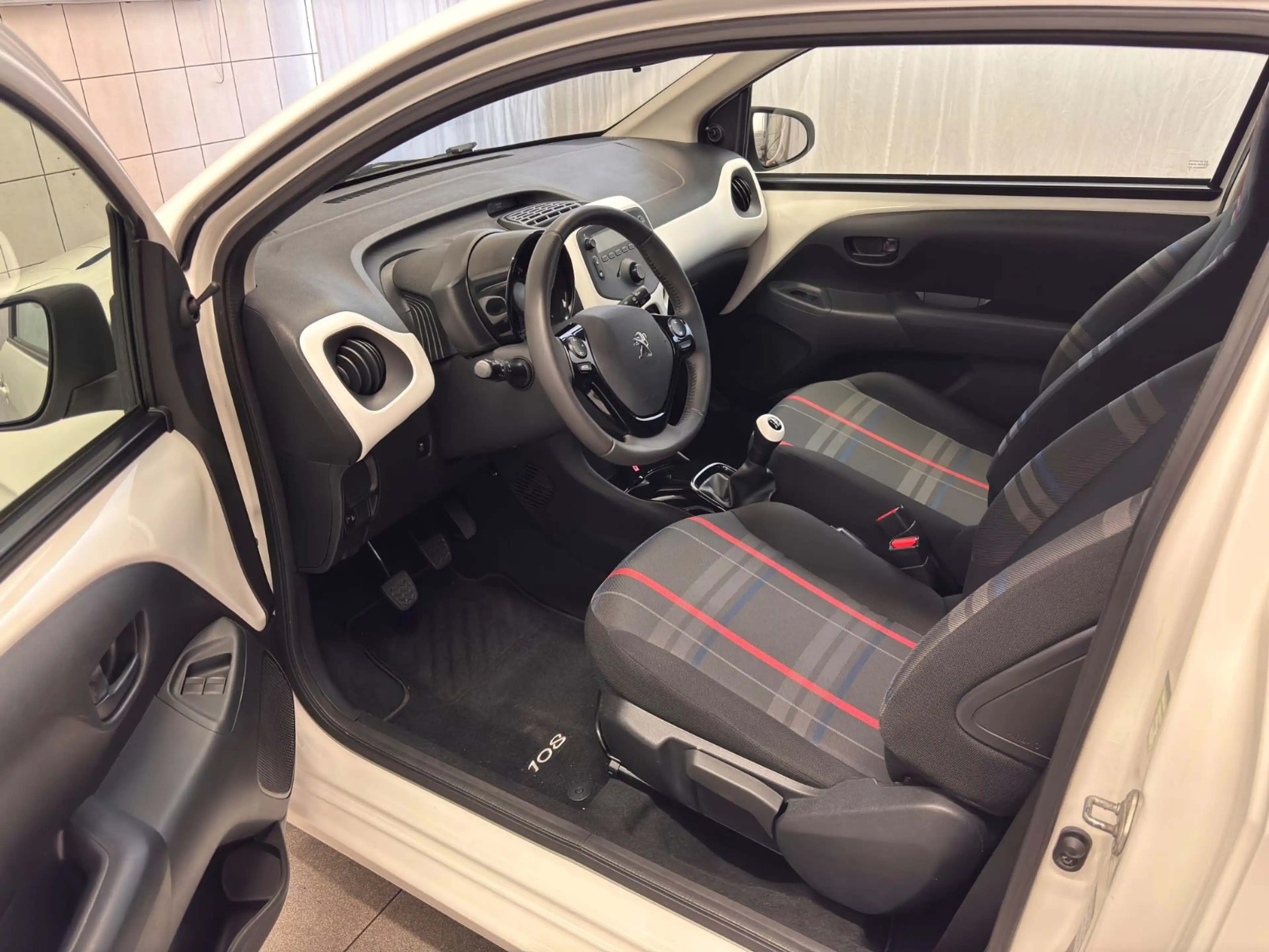 Peugeot 108 Active Bluetooth Klima — photo 7