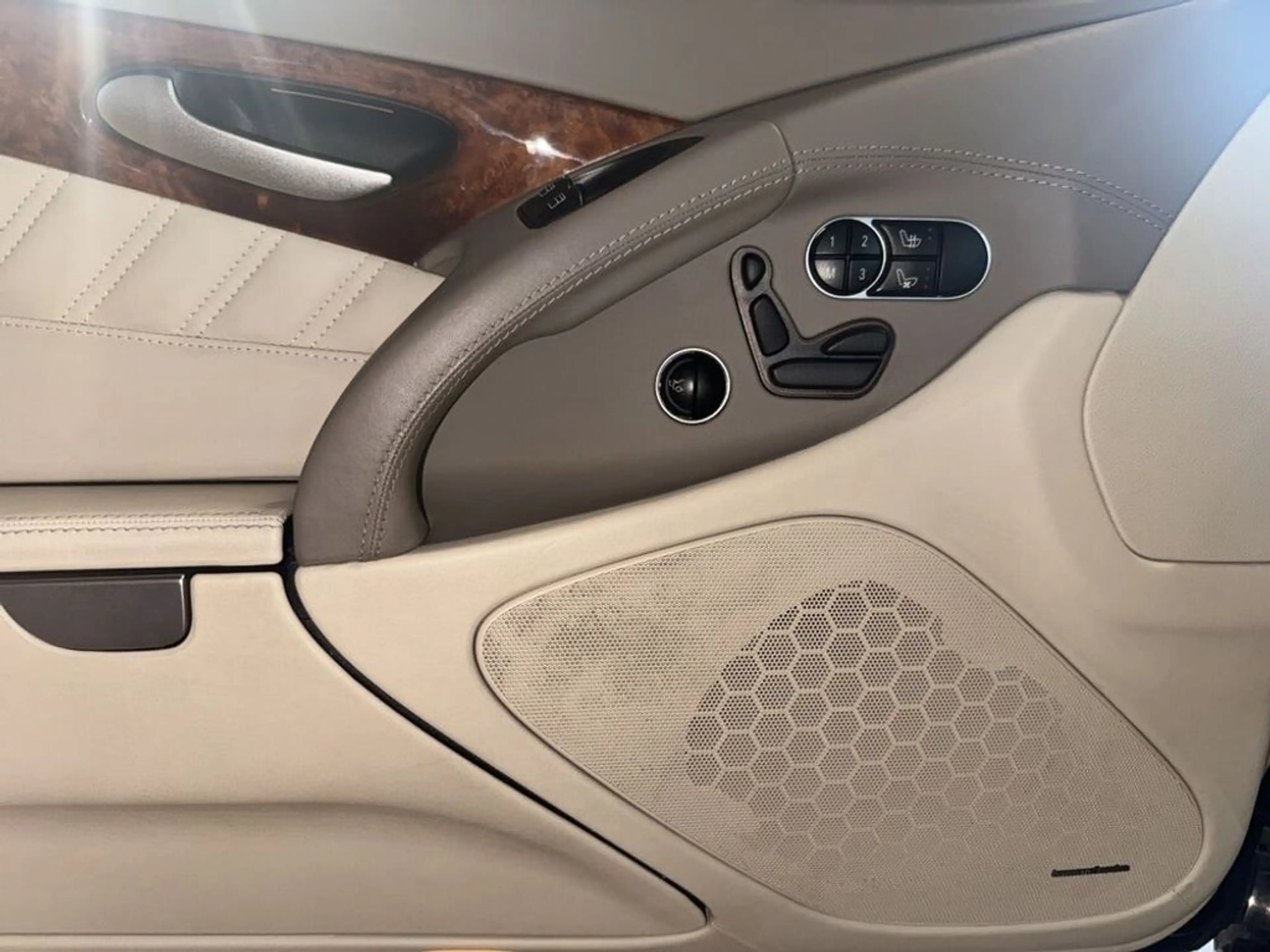Mercedes-Benz SL 600 V12 Roadster ''NEUWAGENZUSTAND'' — photo 16