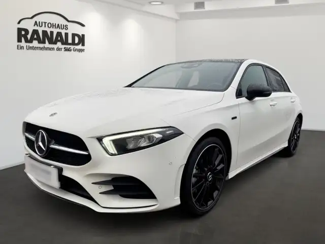 Mercedes-Benz A 250 e AMG-Line ++Wenige KM!++Pano++LED++