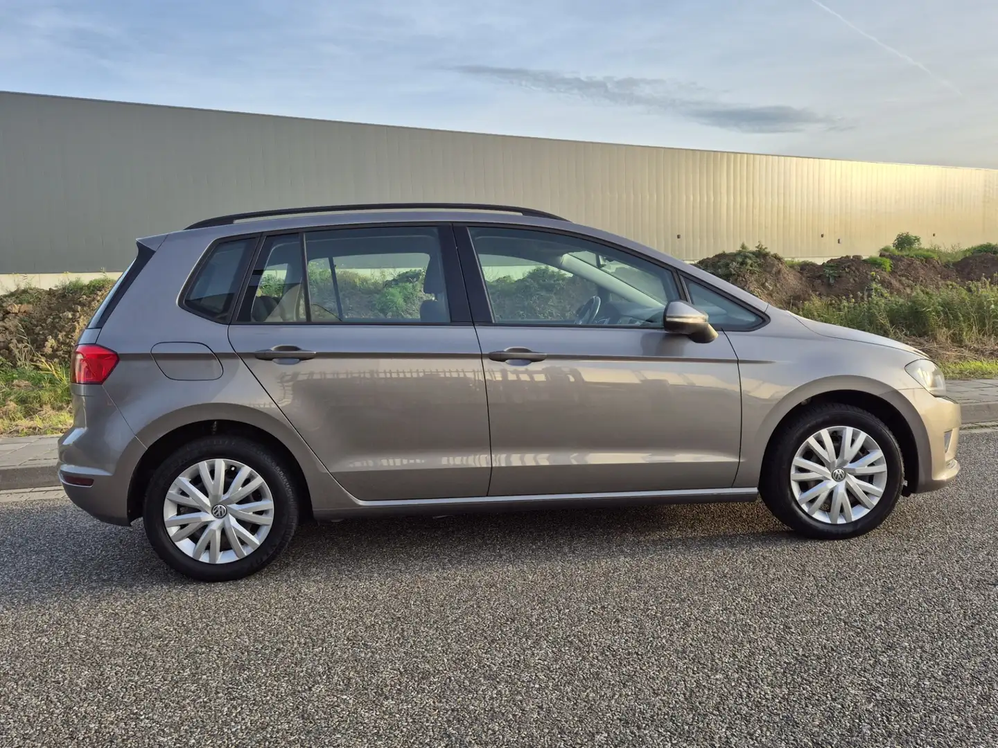 Volkswagen Golf Sportsvan 1.2 TSI Comfortline Navigatie Grau - 2