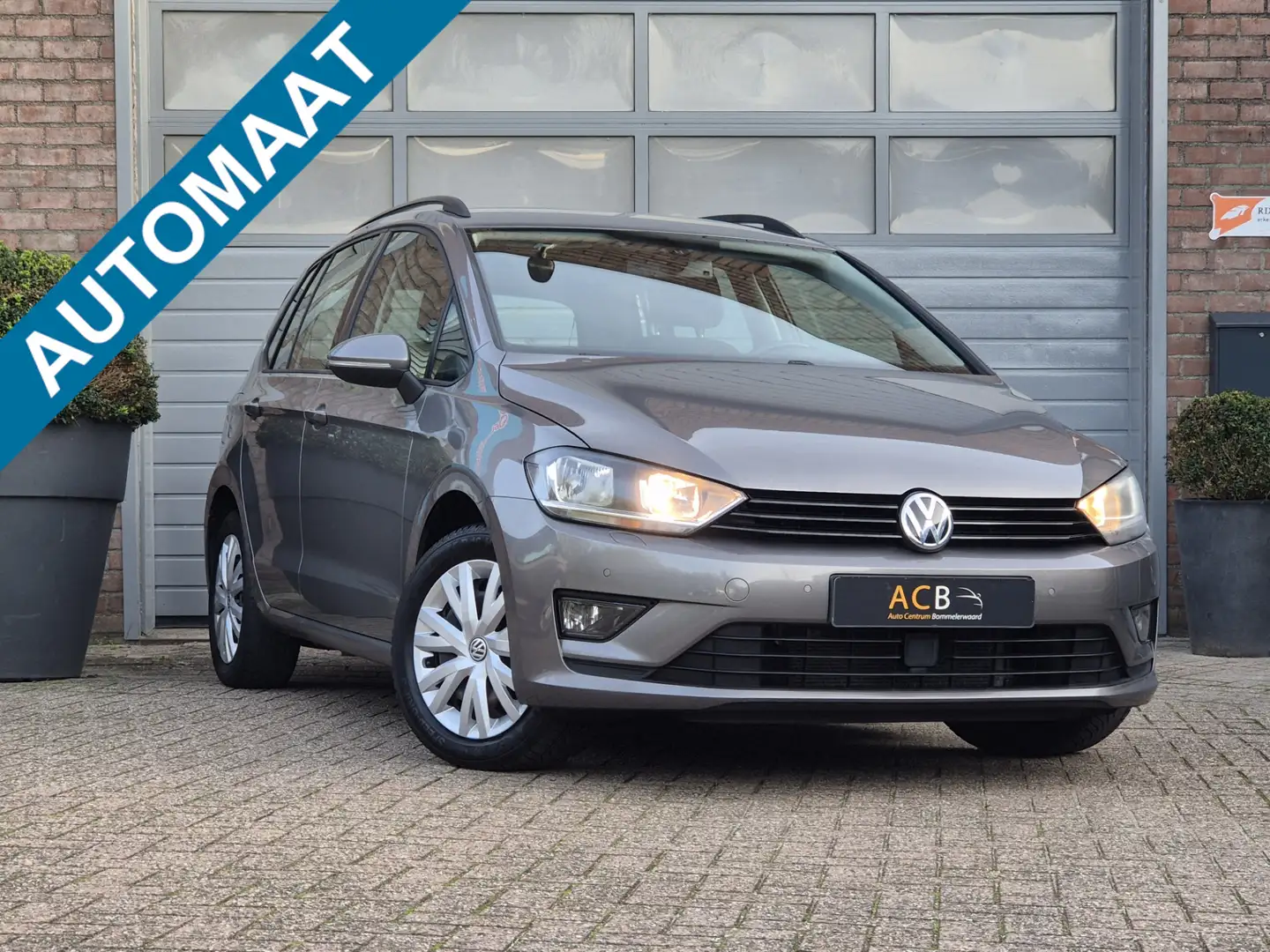 Volkswagen Golf Sportsvan 1.2 TSI Comfortline Navigatie Grau - 1