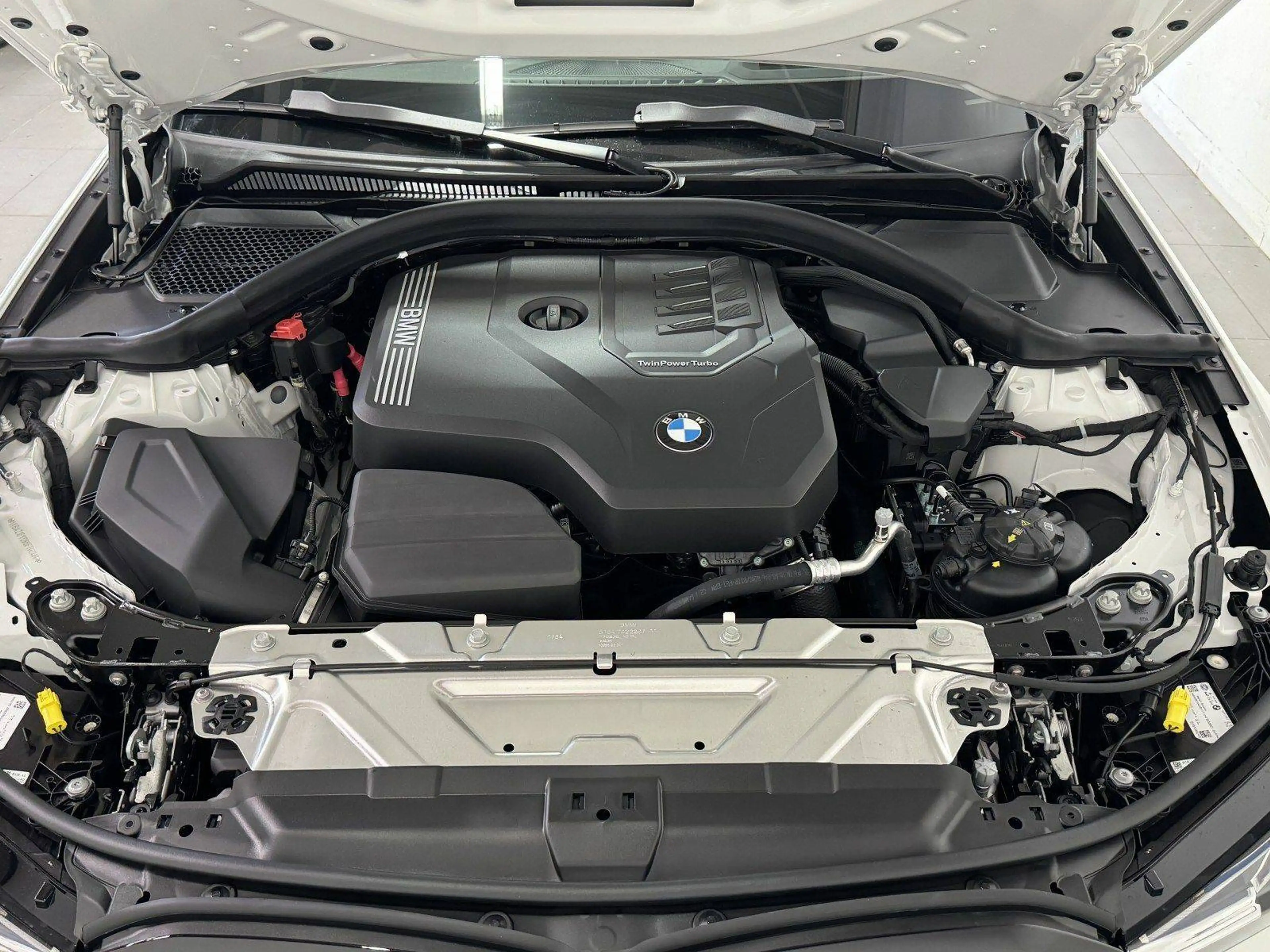 BMW 320 320 i M Sport — photo 11