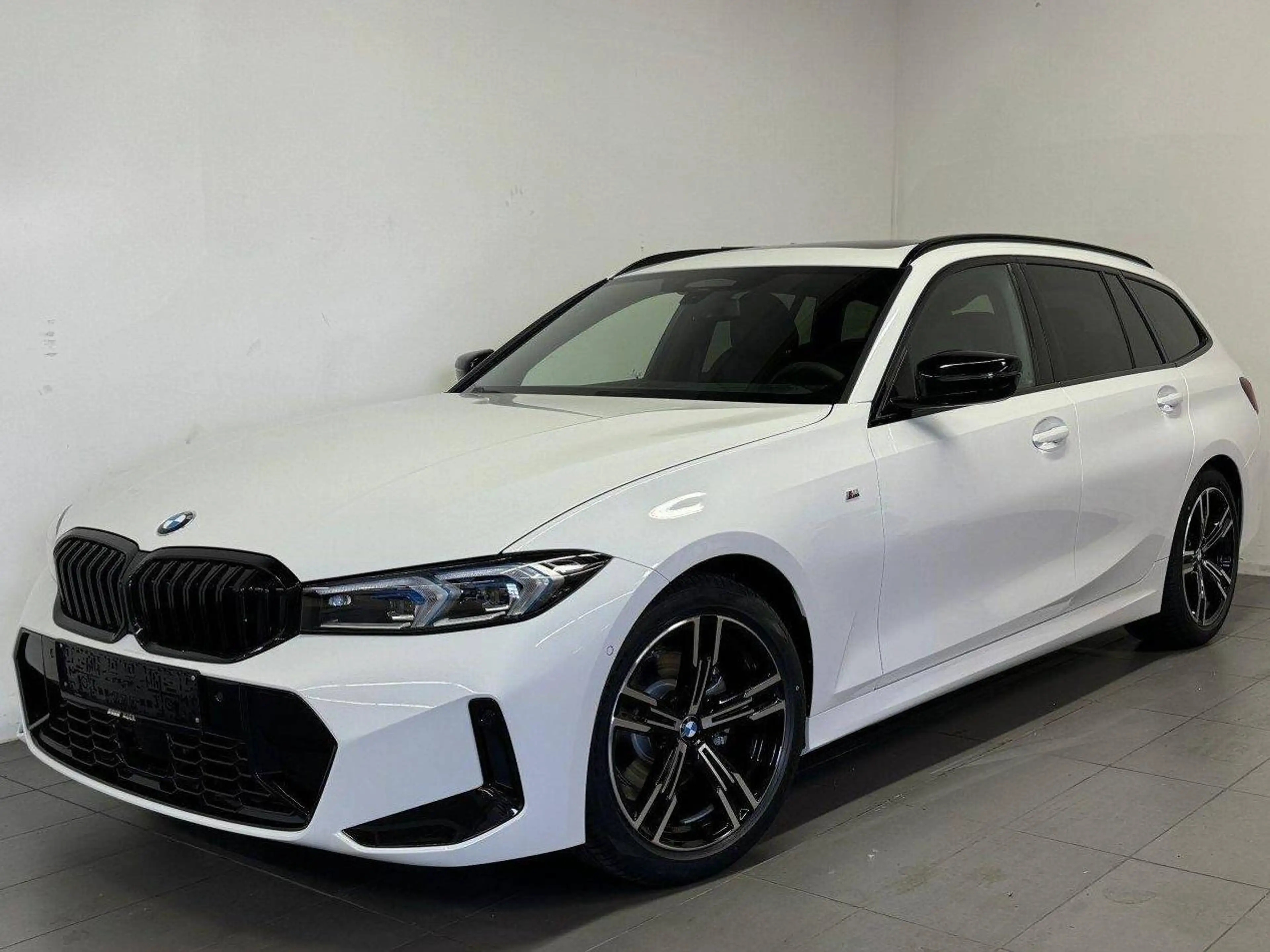 BMW 320 320 i M Sport — photo 12