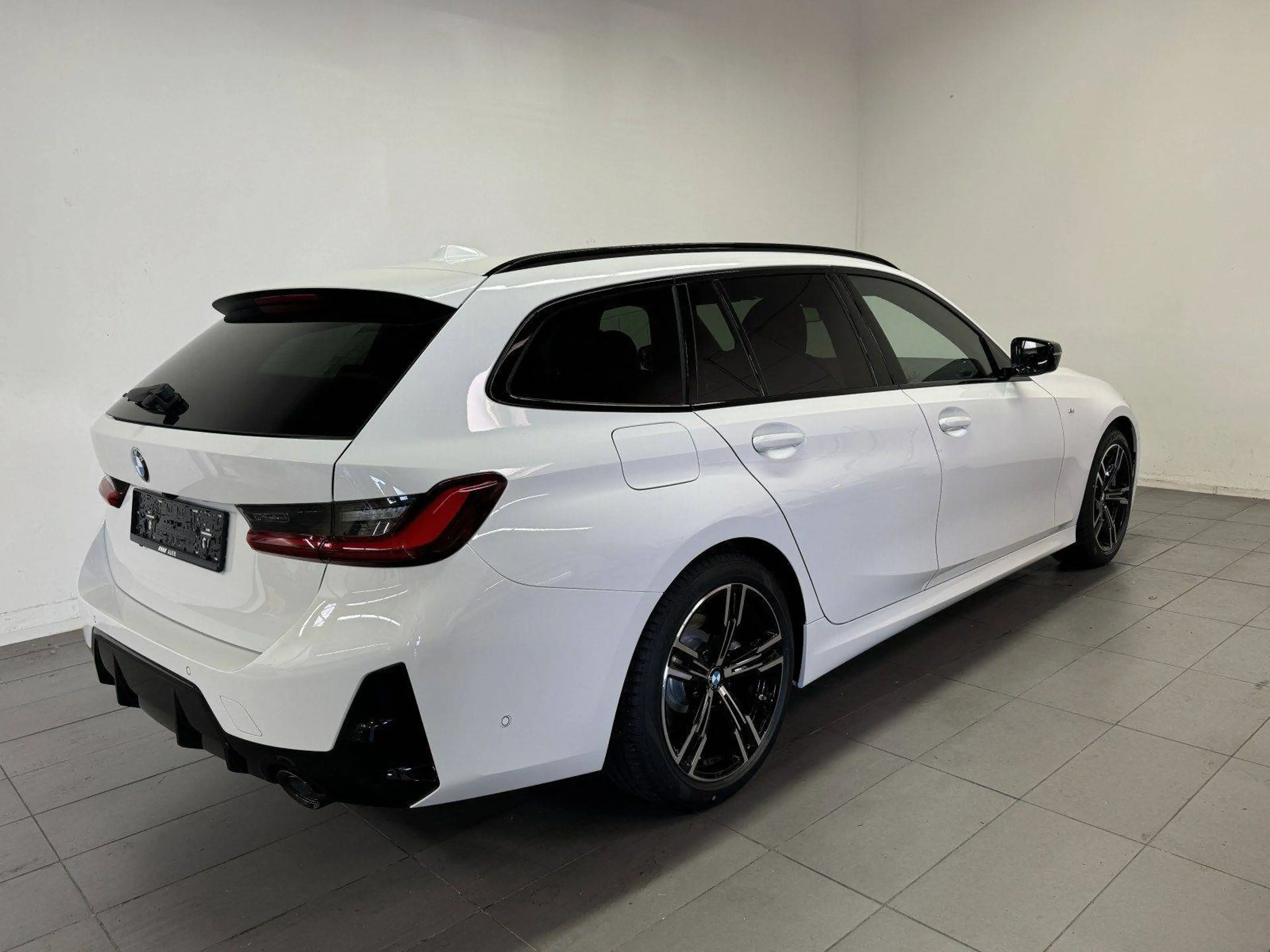 BMW 320 320 i M Sport — photo 14