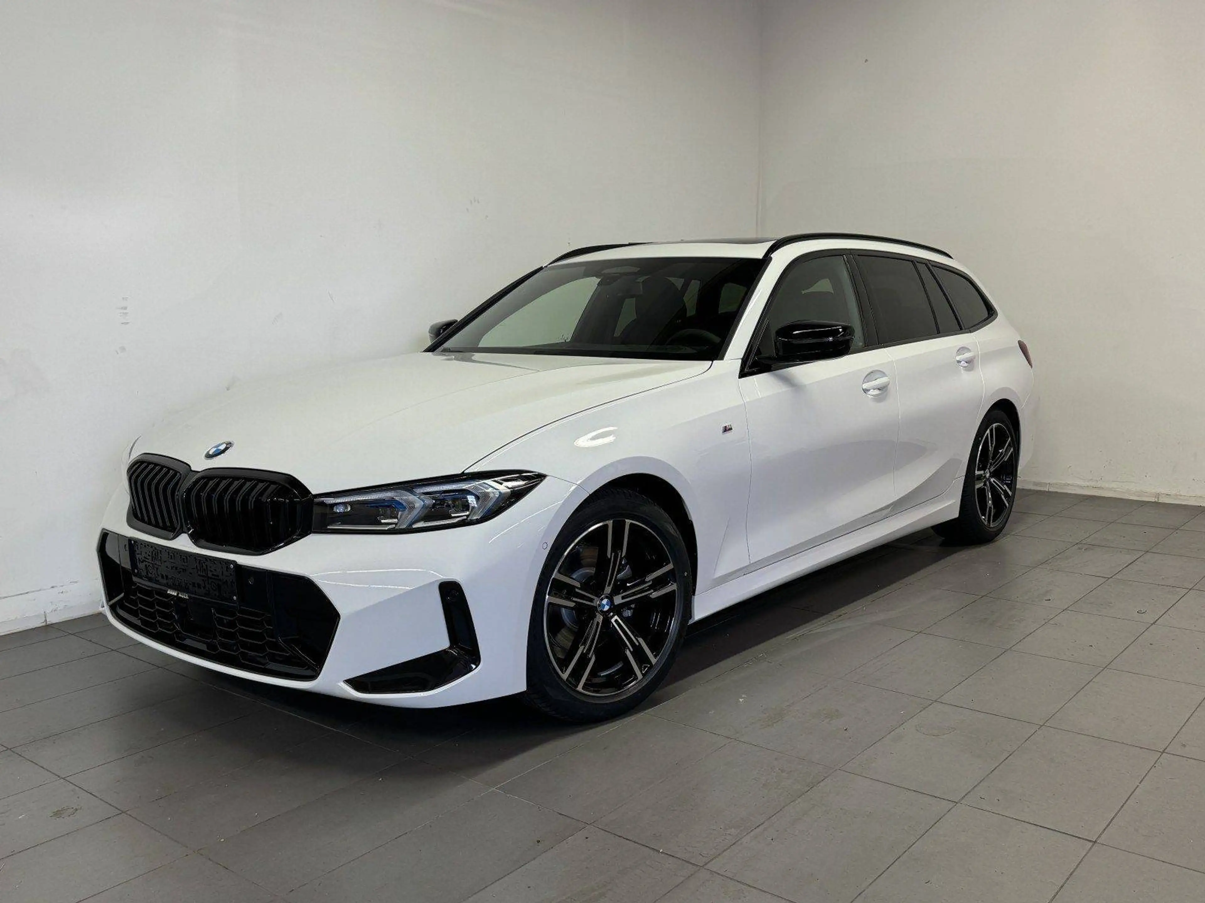 BMW 320 320 i M Sport — photo 13
