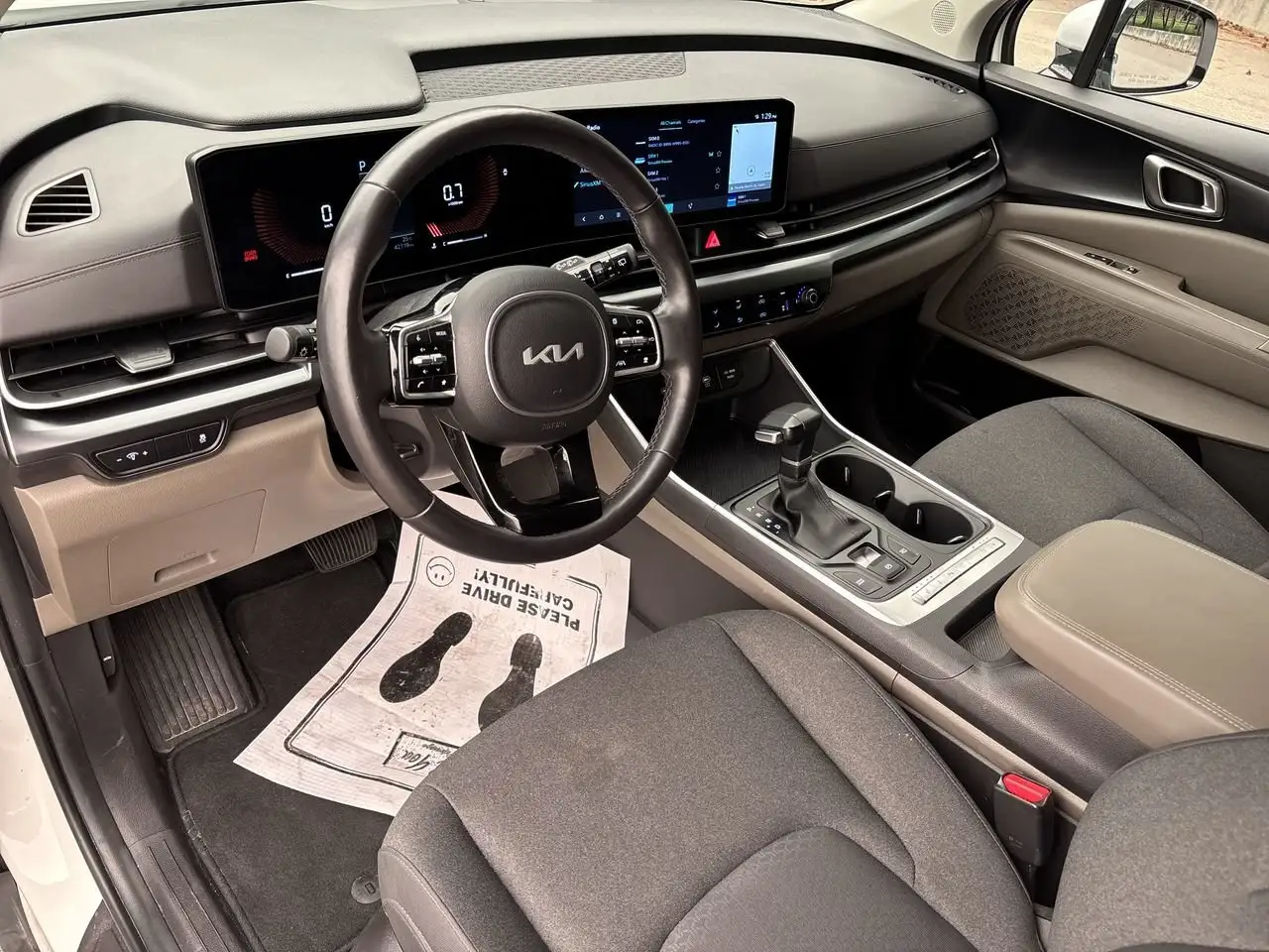 Kia Carnival photo Kia Carnival