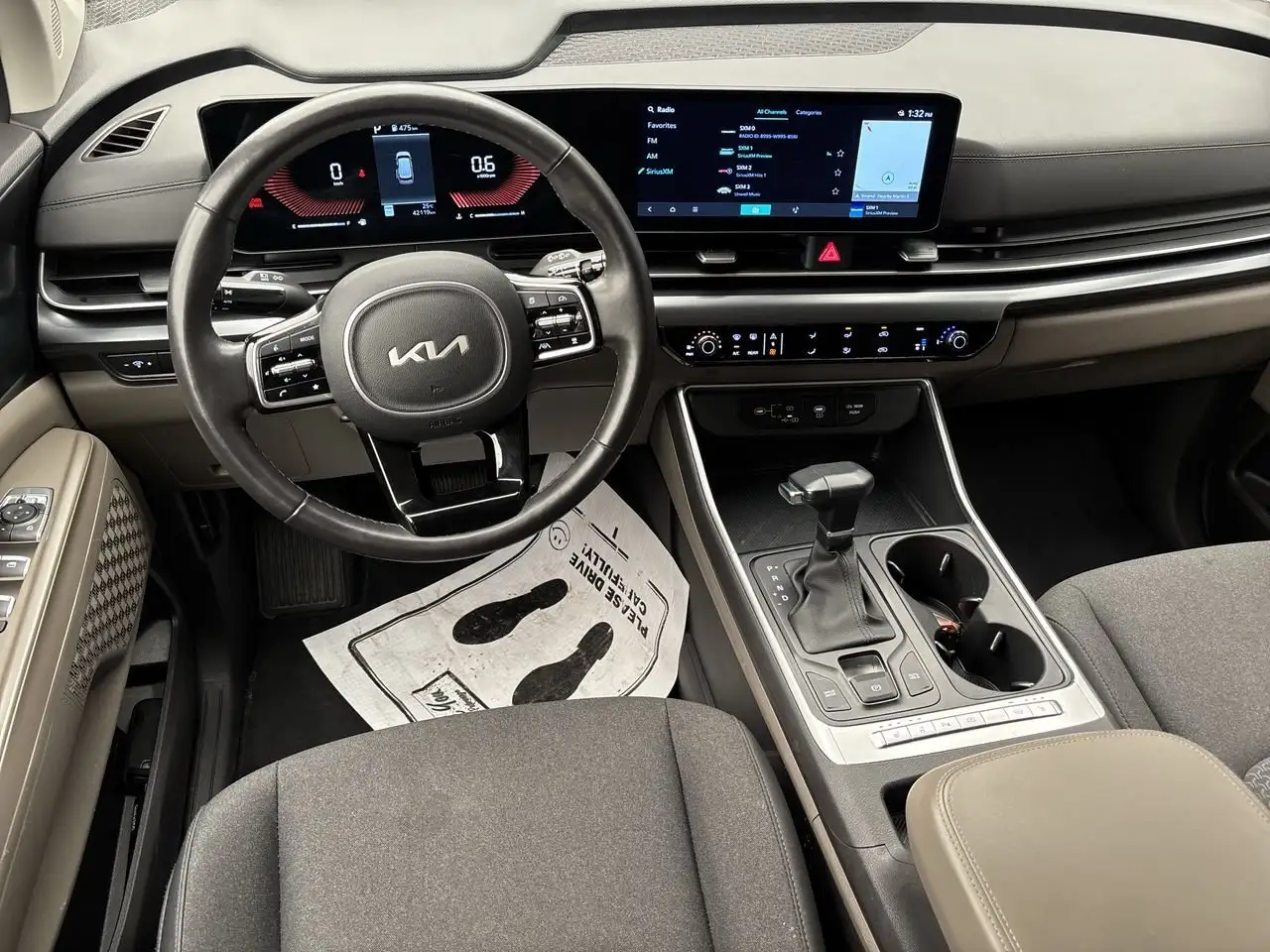 Kia Carnival photo Kia Carnival