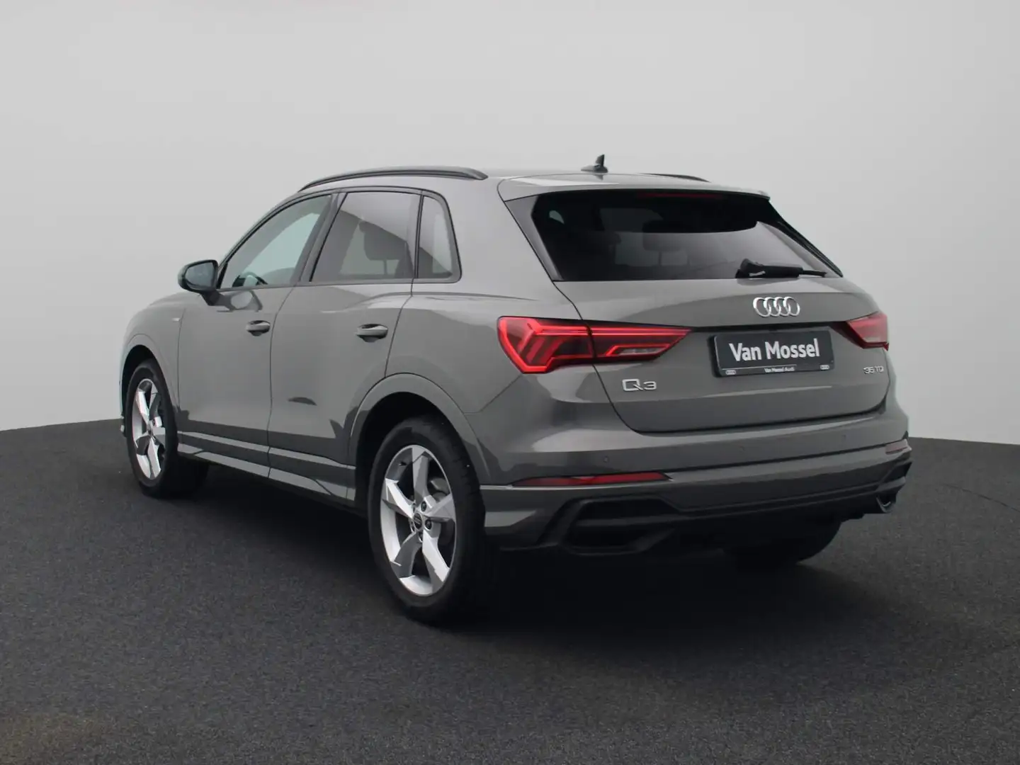 Audi Q3 35 TDI S edition 150 PK | S-line exterieur | Autom Grijs - 2