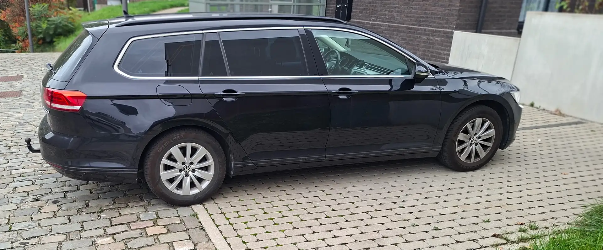 Volkswagen Passat Passat SW 2.0 CR TDi SCR 4Motion Comfortline Zwart - 2