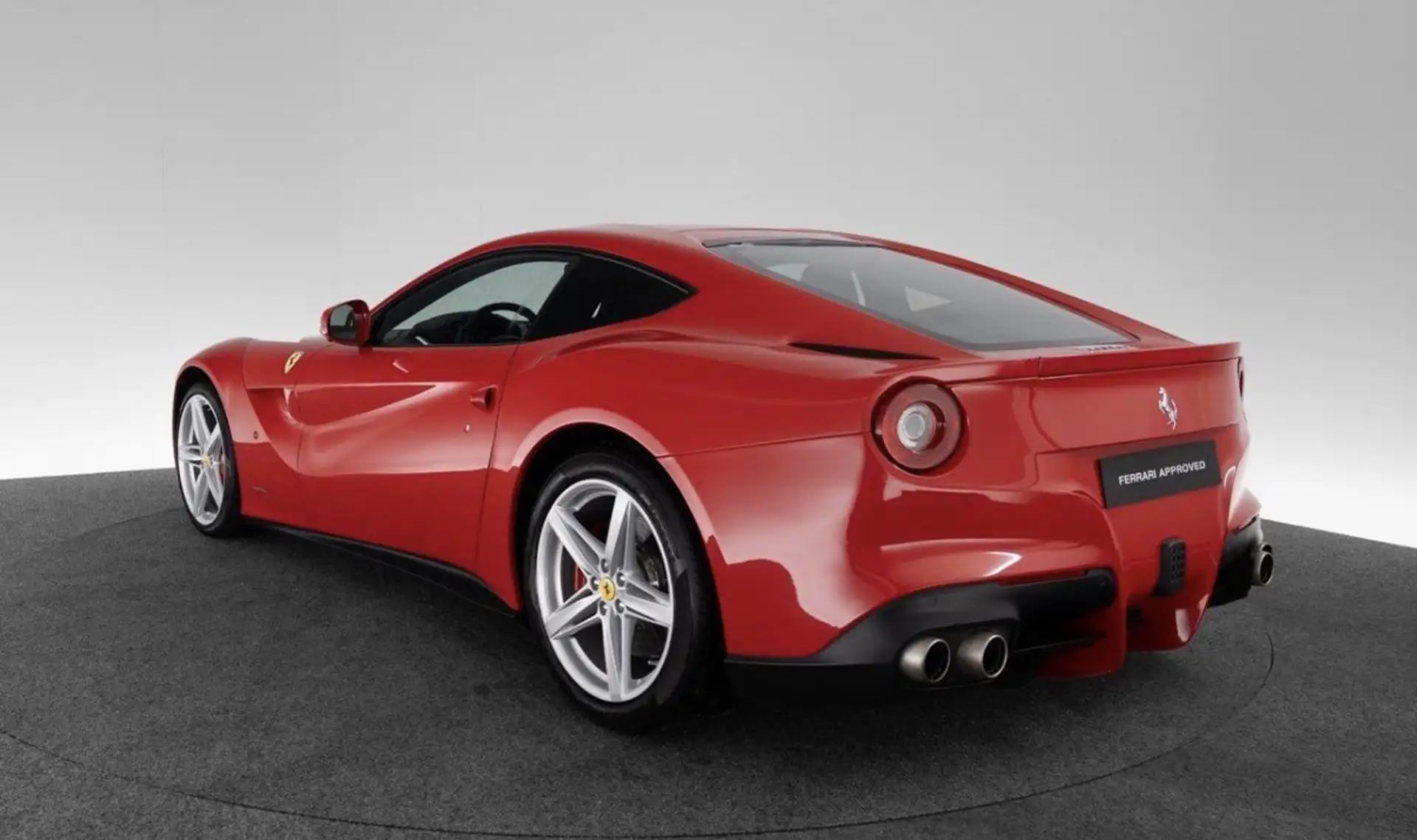 페라리 F12 베를리네타 2015 레드 사진 3
