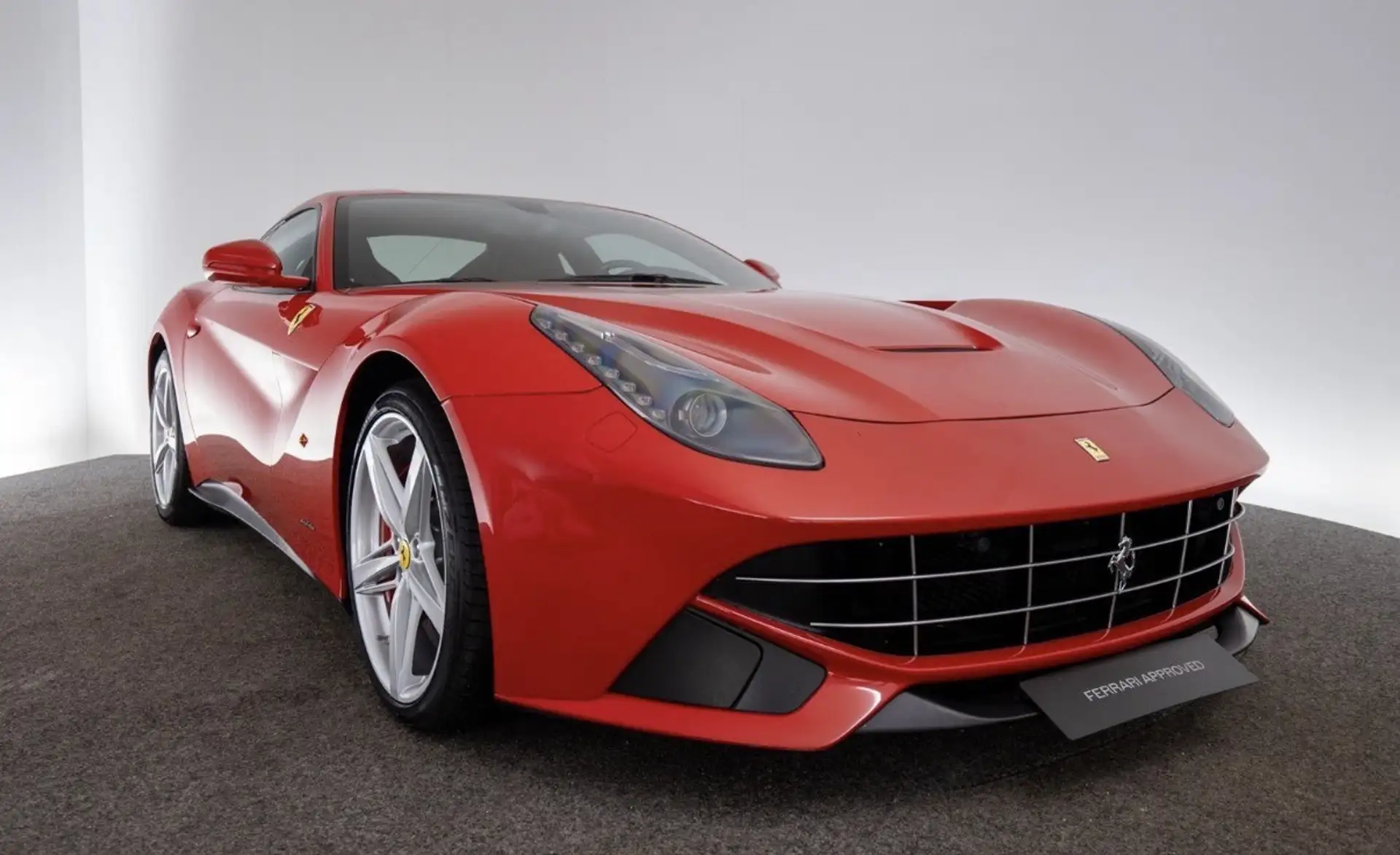 페라리 F12 베를리네타 2015 레드 사진 6