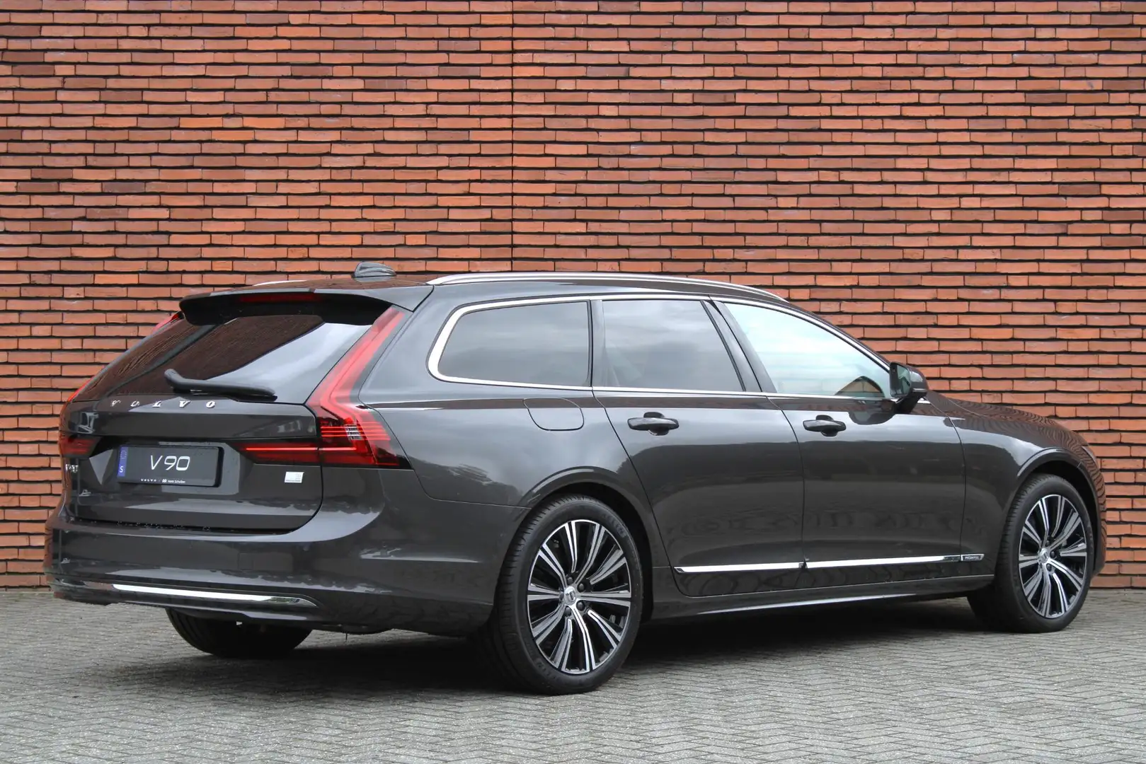 Volvo V90 T6 355PK AUT8 AWD Ultimate Bright | Panoramadak | Grijs - 2