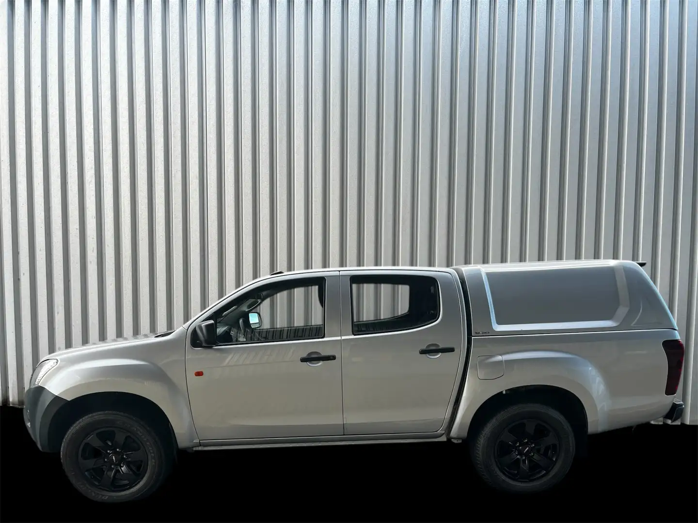 Isuzu D-Max Extra Cab 4WD Basis Plateado - 2
