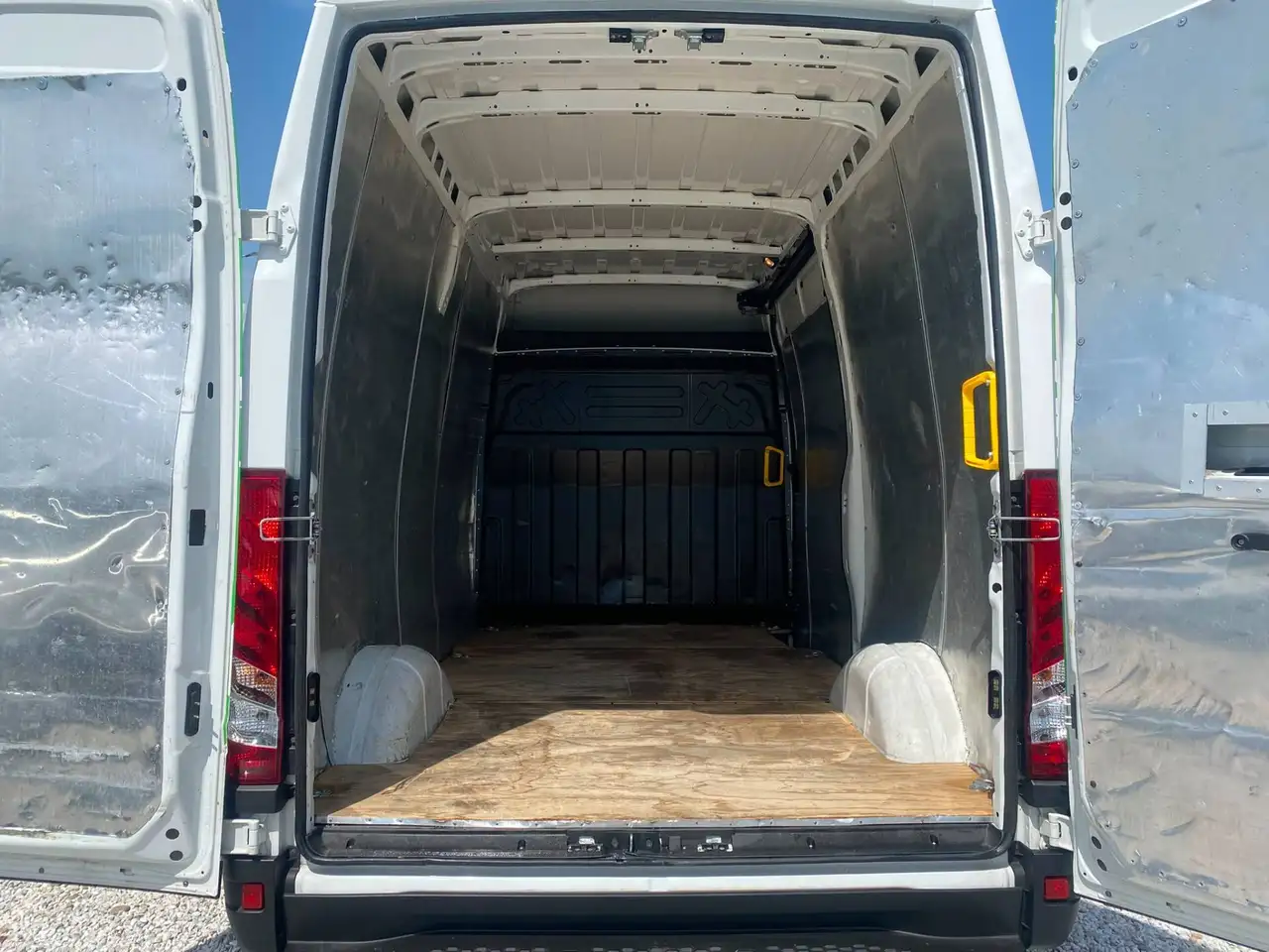 Iveco Daily 2022 — фото 8