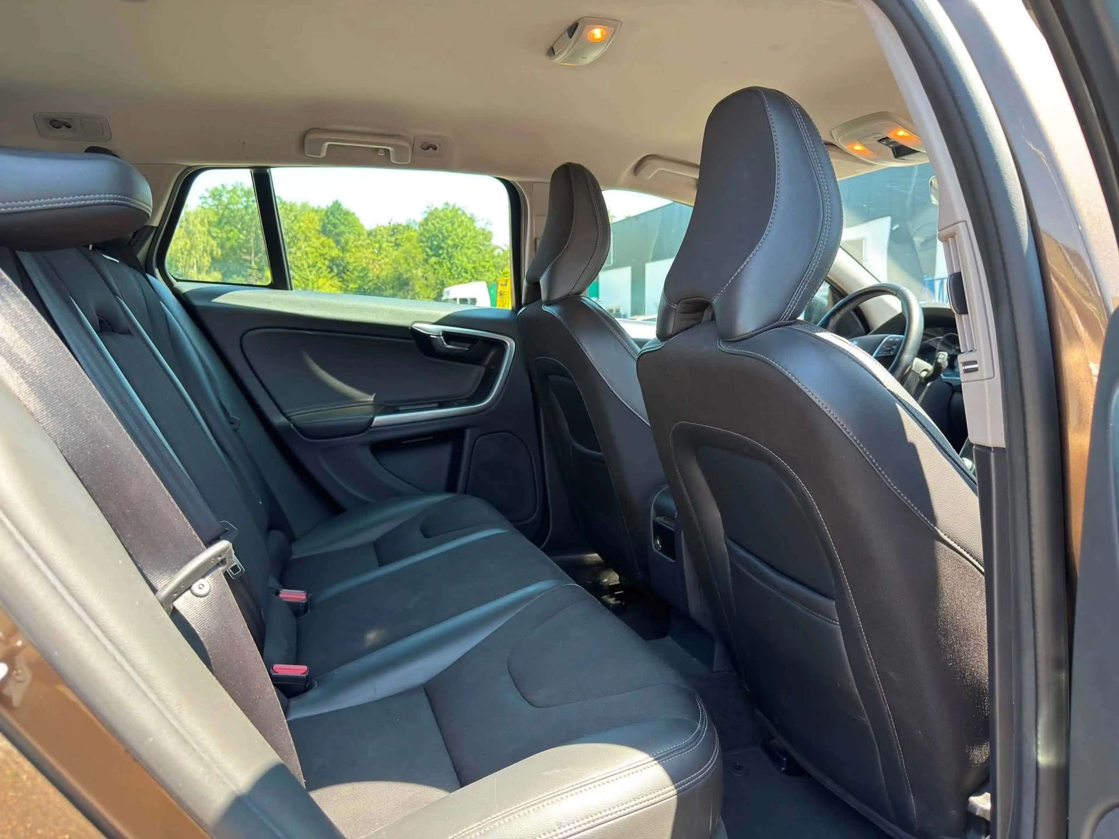 Volvo V60 Cross Country V60 Cross Country 2.0 D3 Kinetic — photo 12