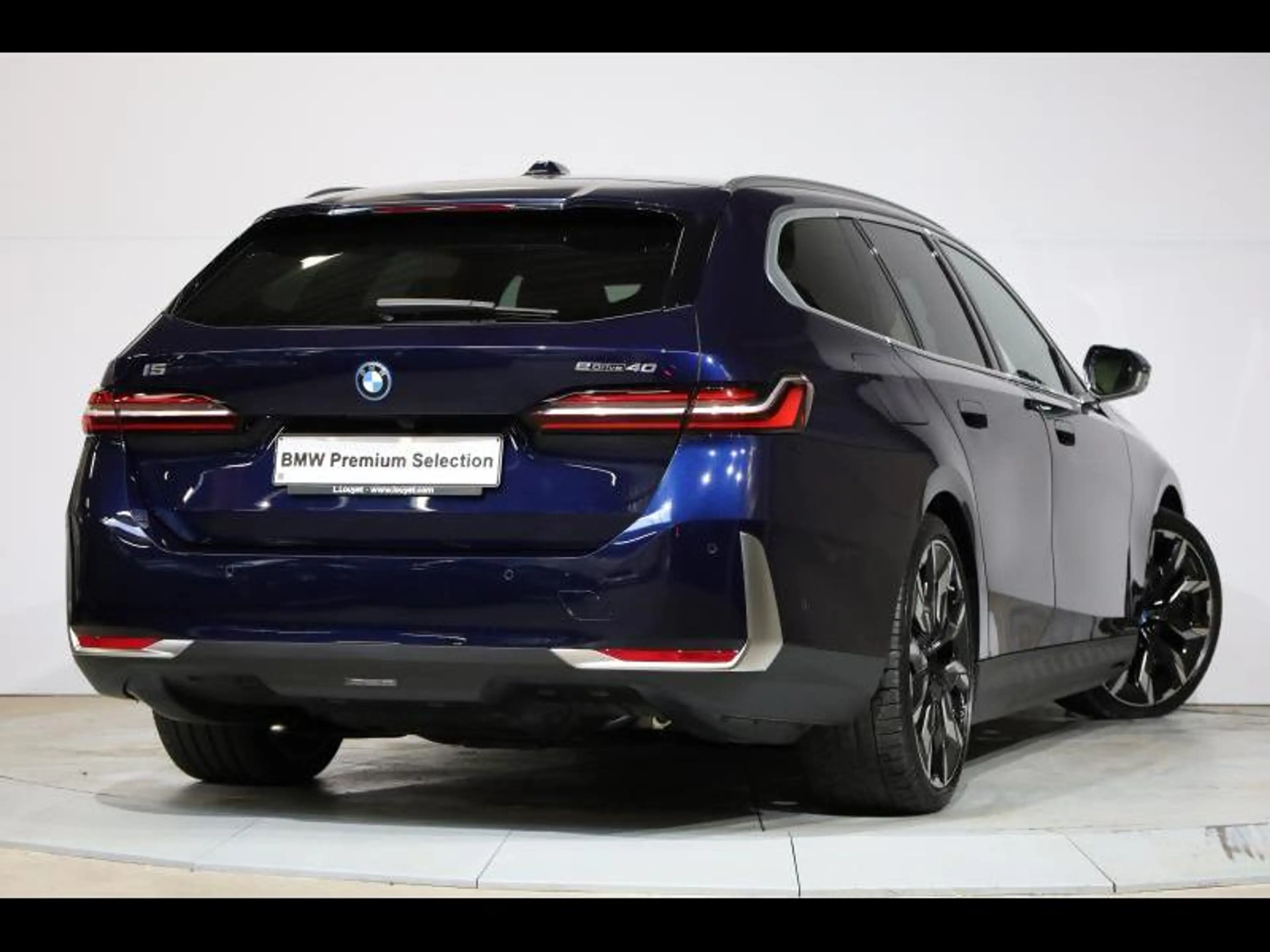 BMW i5 eDrive40 Touring — photo 2
