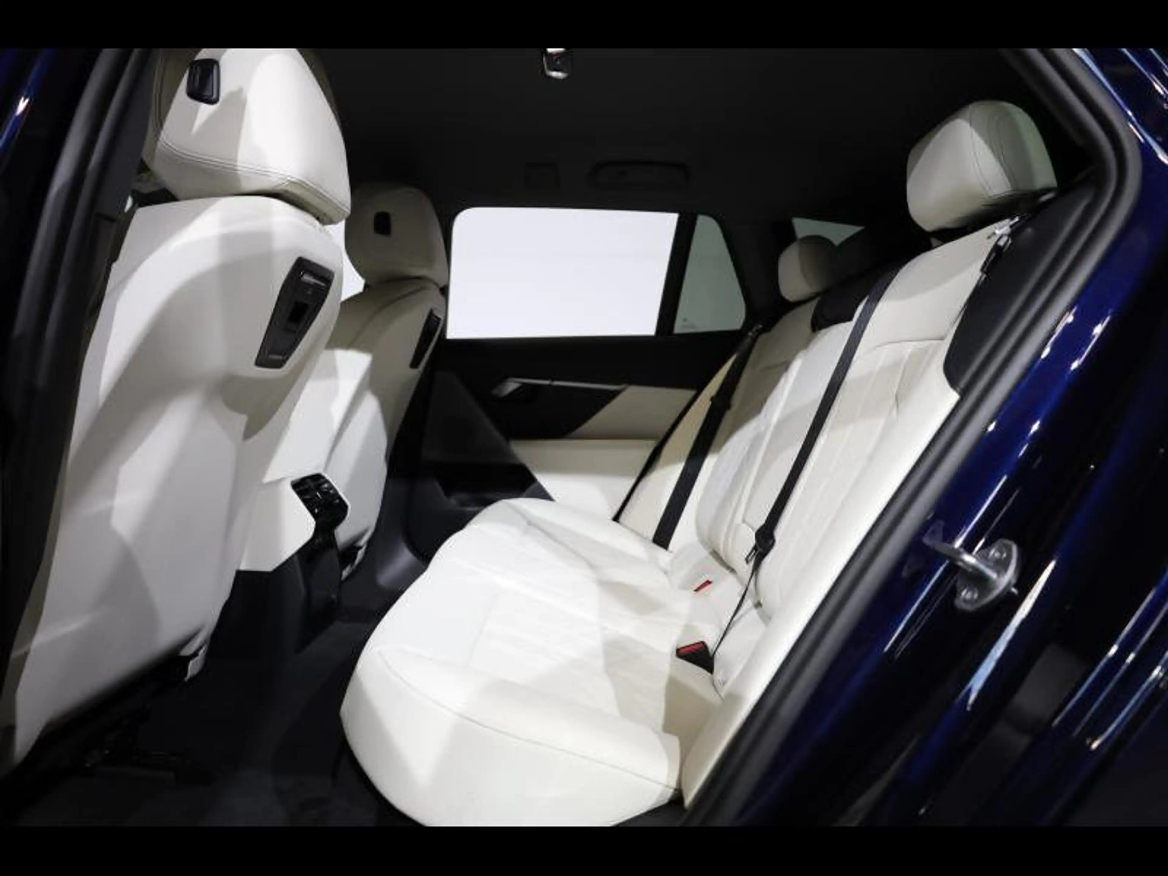BMW i5 eDrive40 Touring — photo 8