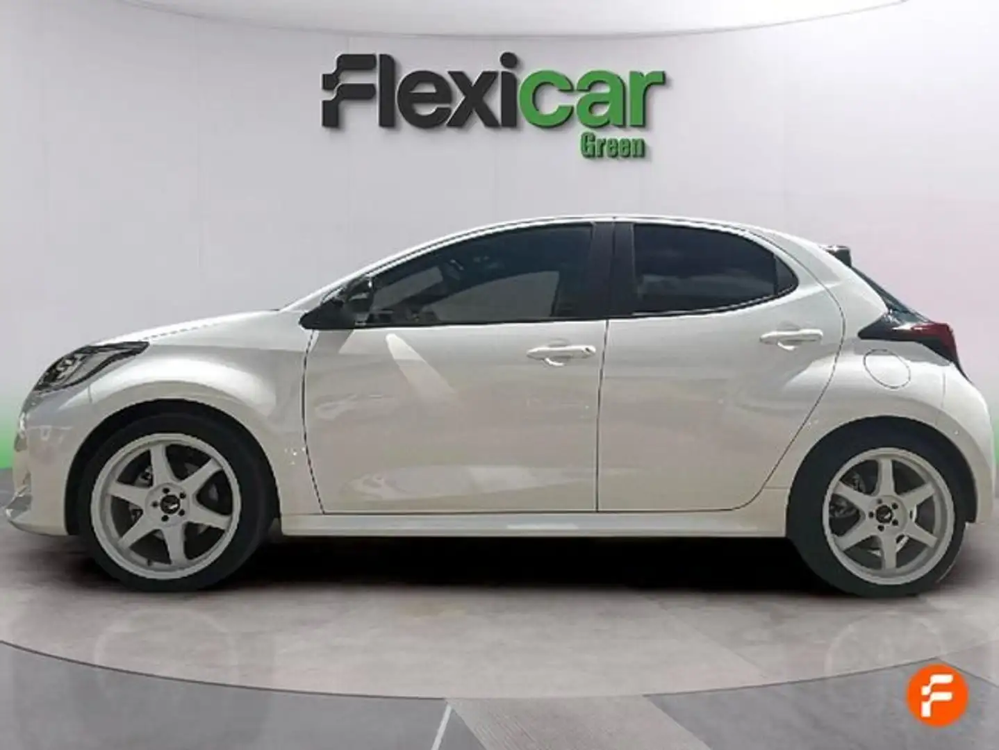 Toyota Yaris 1.5 120H Style - 5P (2023) Blanco - 2