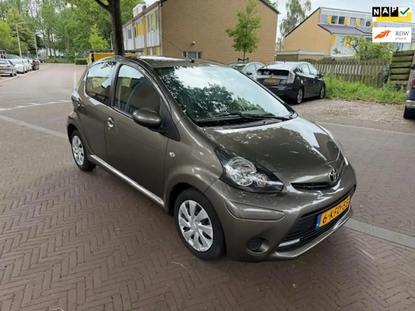 Toyota Aygo AUTOMAAT / Eerste eigenaar / 36.000 NAP / Airco Bruin - 1