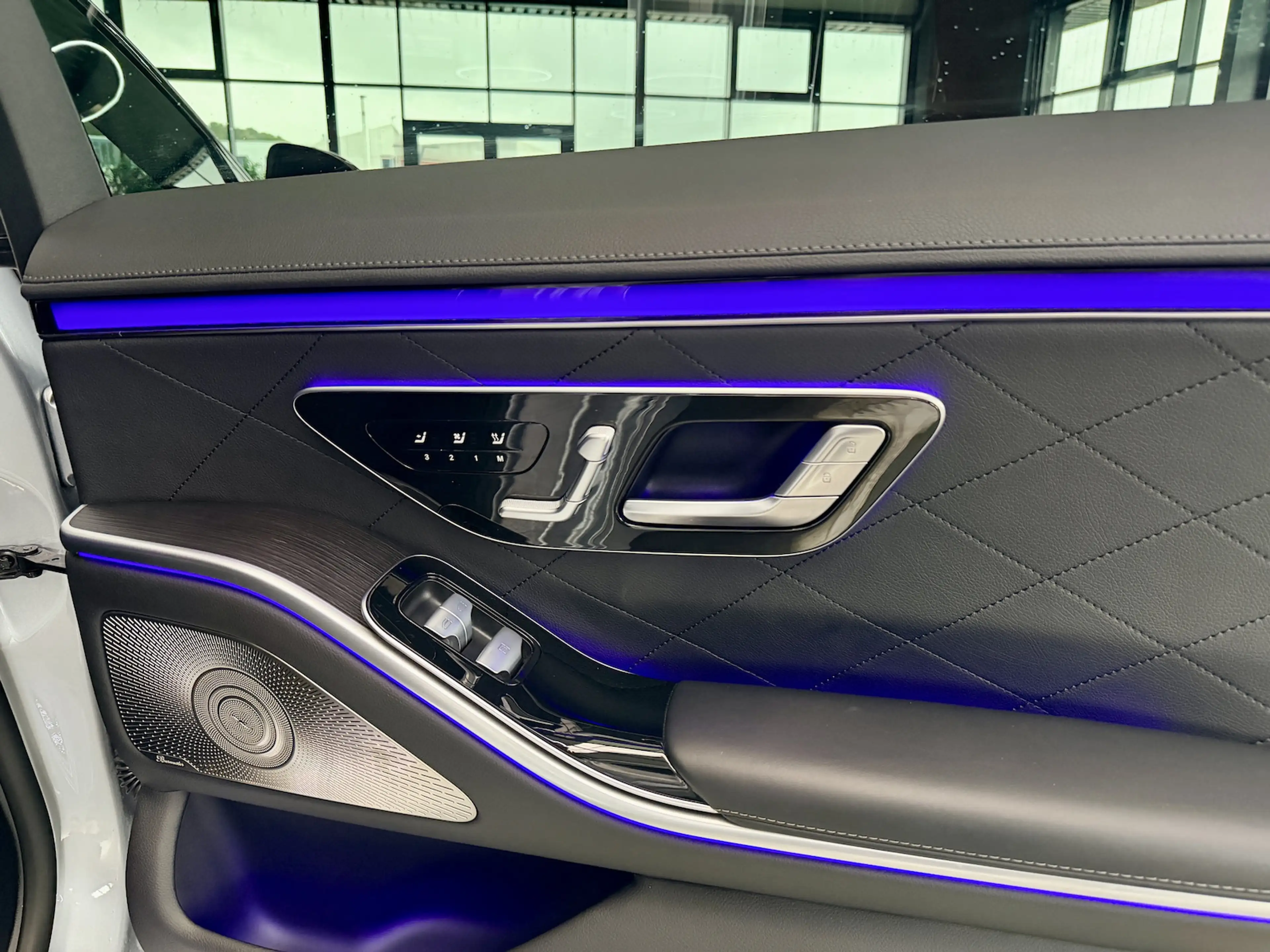 Mercedes-Benz S 580 e L AMG-LINE Night Keyless 360° Distronic HAL — photo 11