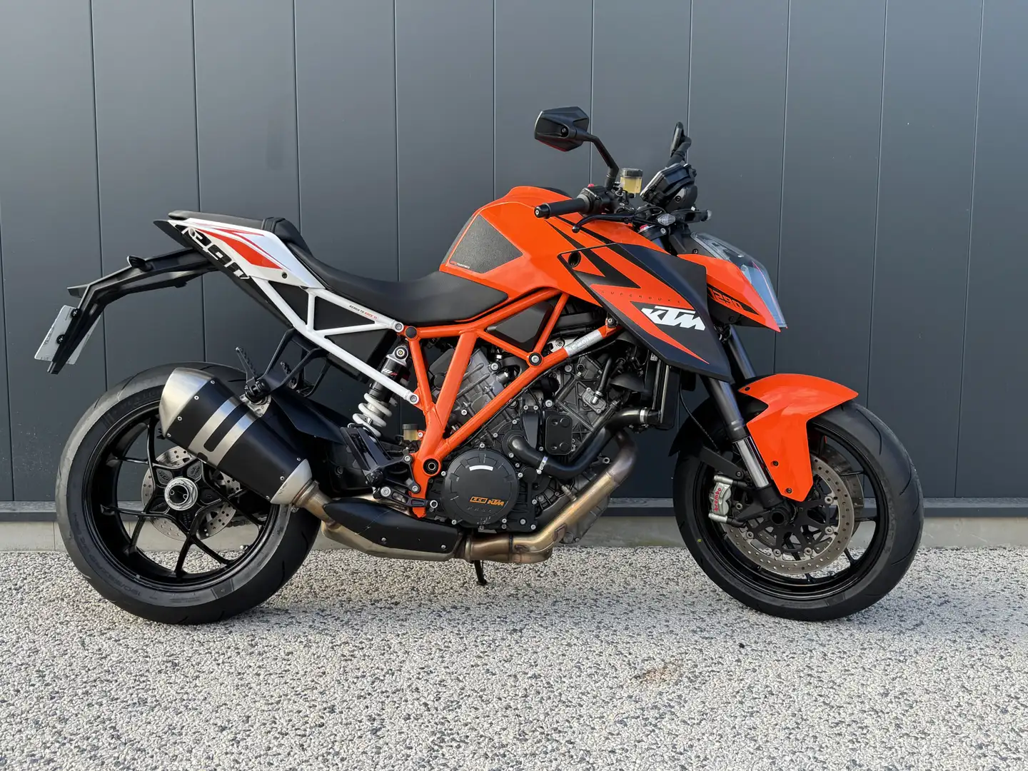 KTM 1290 Super Duke R - 1