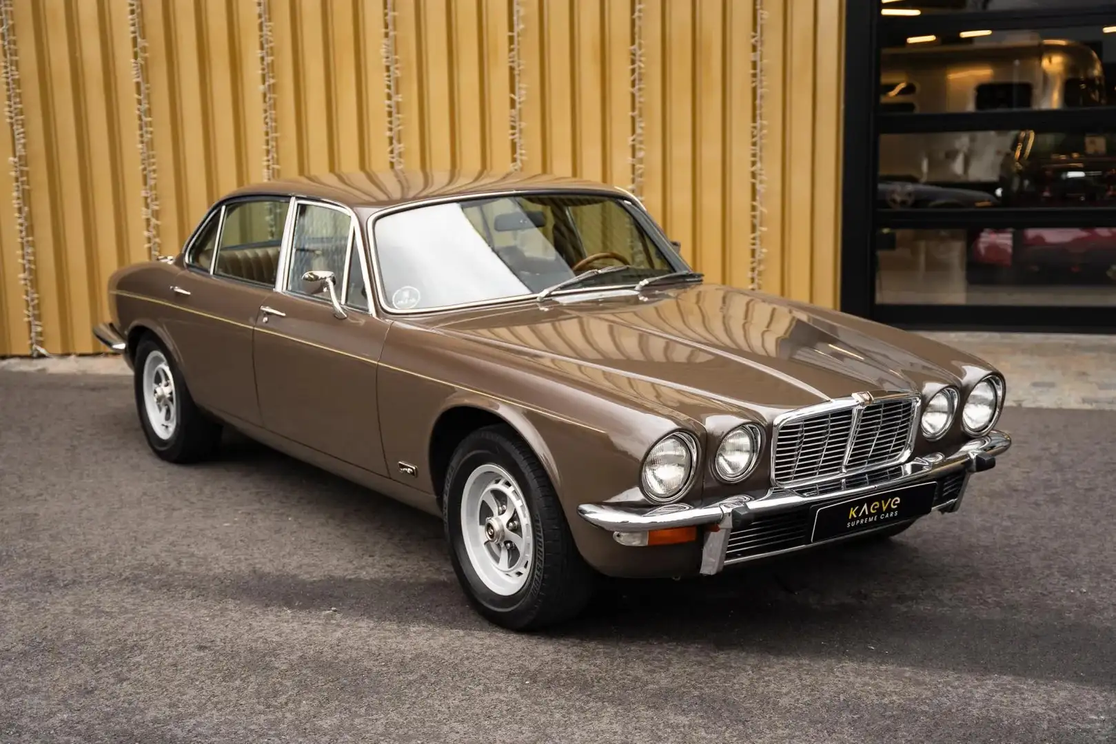 Jaguar XJ6 4.2 ltr. Manual gearbox with Overdrive Bruin - 2