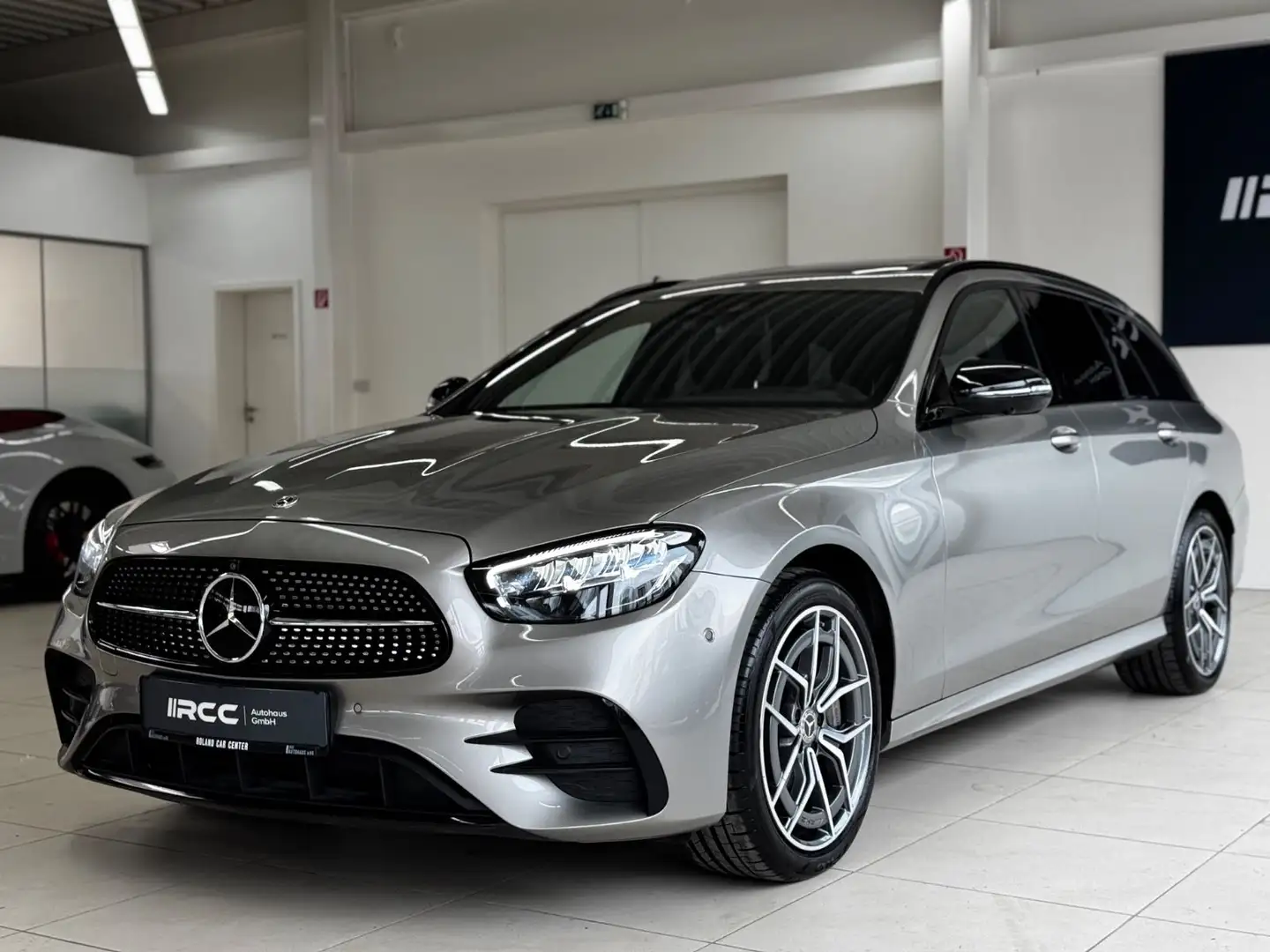 Mercedes-Benz E 450 T 4Matic AMG Distr. Schiebe 360° Argent - 1
