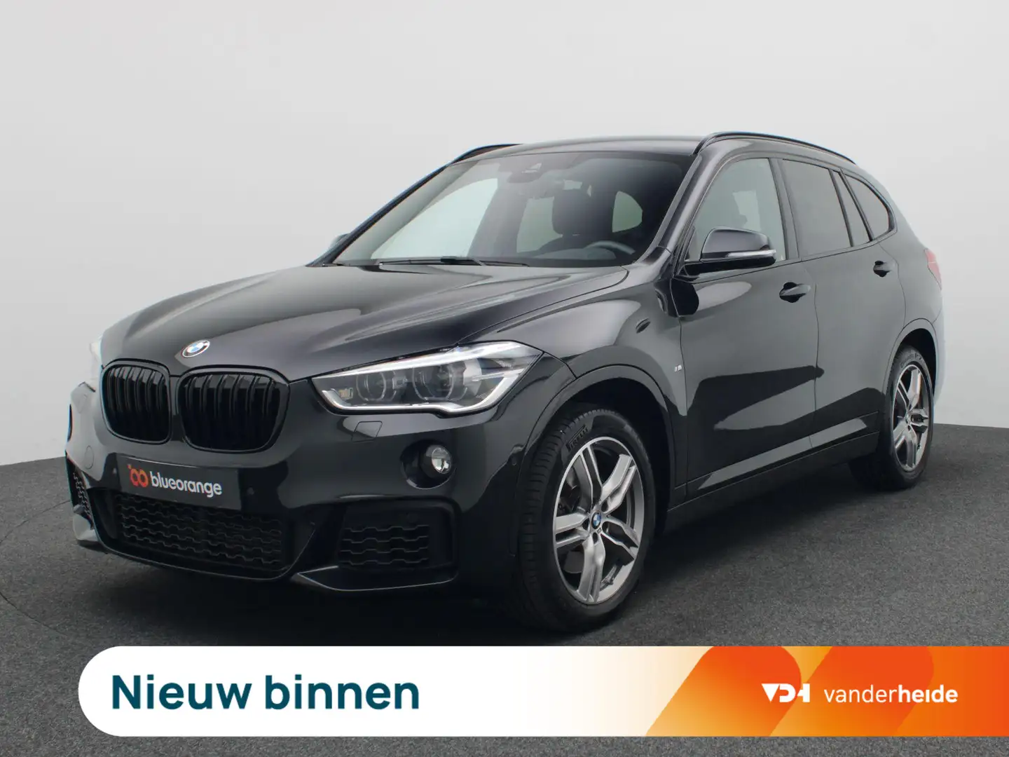 BMW X1 xDrive20i High Executive 192PK Aut. Msport, Hifi, Zwart - 1