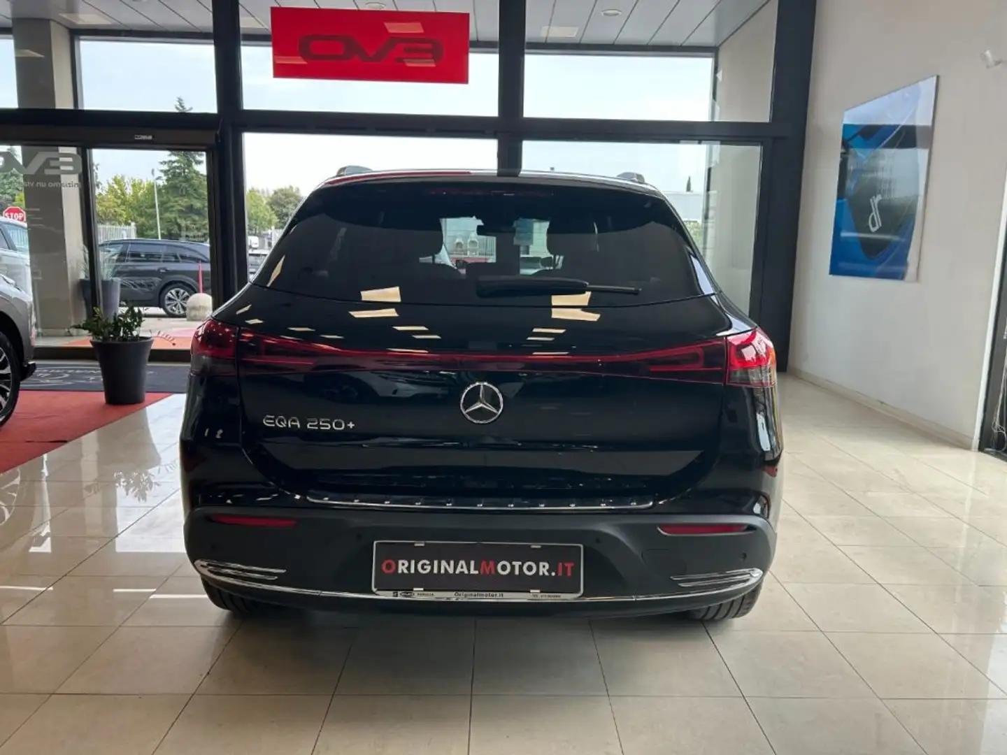 Mercedes-Benz EQA 250+ Sport PLUS Zwart - 2