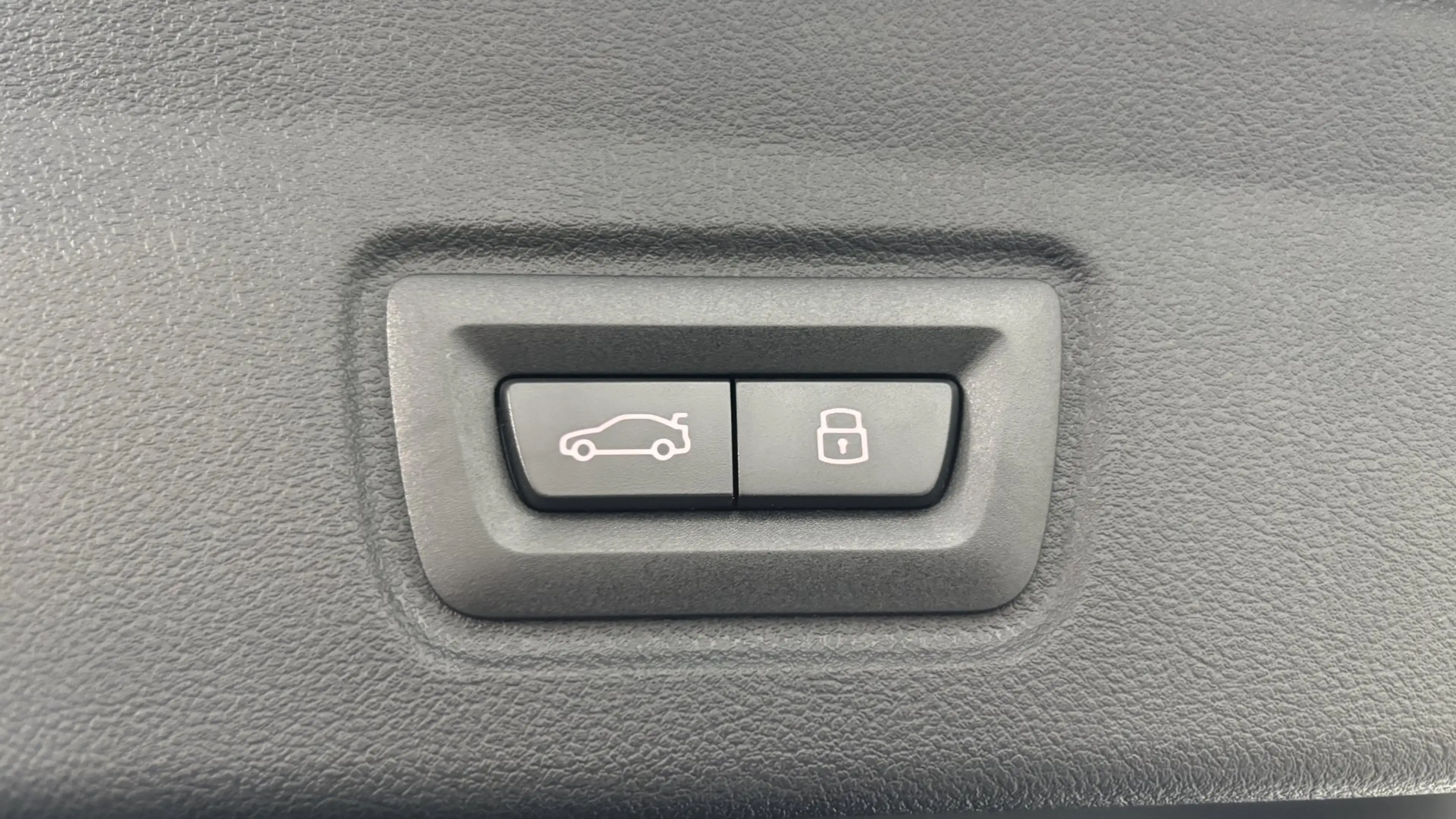 BMW i4 Gran Coupe xDrive40 — photo 14