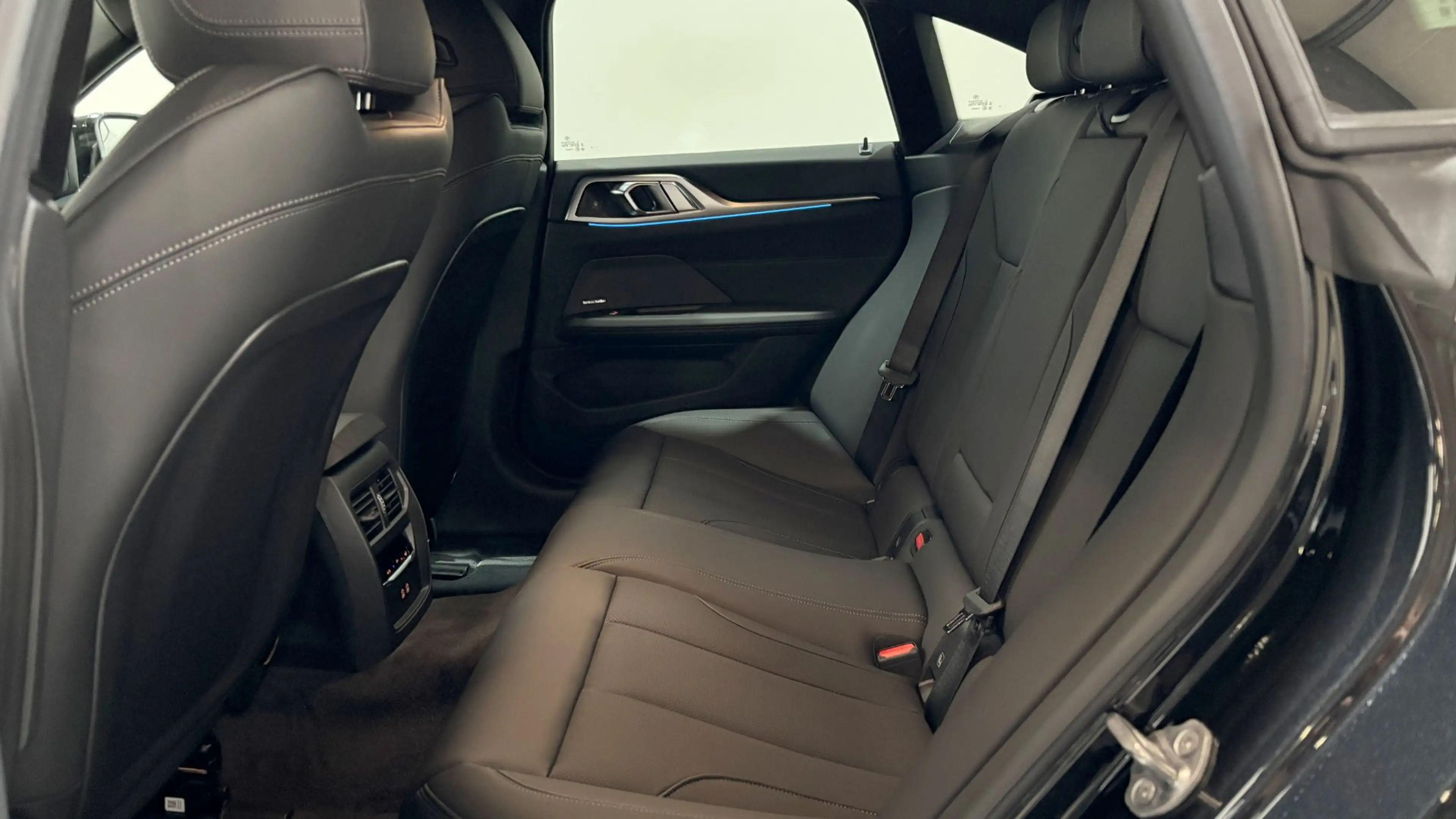 BMW i4 Gran Coupe xDrive40 — photo 13