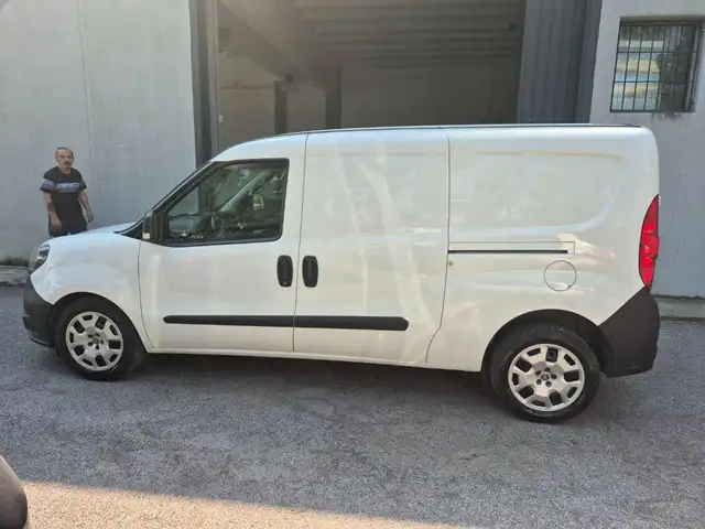 Fiat Doblo view 3
