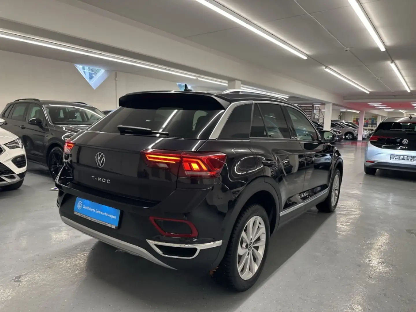 Volkswagen T-Roc Style 1.5 TSI DSG AHK Navi LED ACC Klima Sitzheizu Schwarz - 2