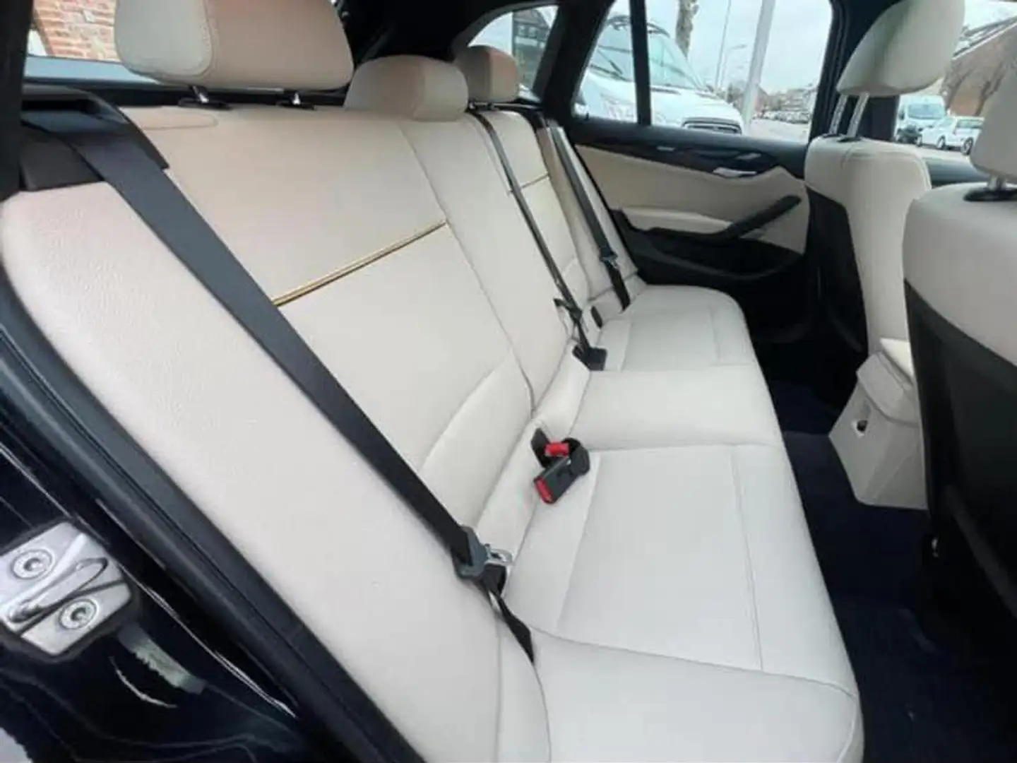 BMW X1 X1 Business Zwart - 2