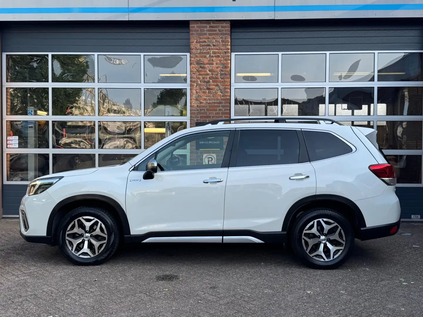 Subaru Forester 2.0i e-BOXER Luxury , camera, Stoelverw, el. stoel Wit - 2