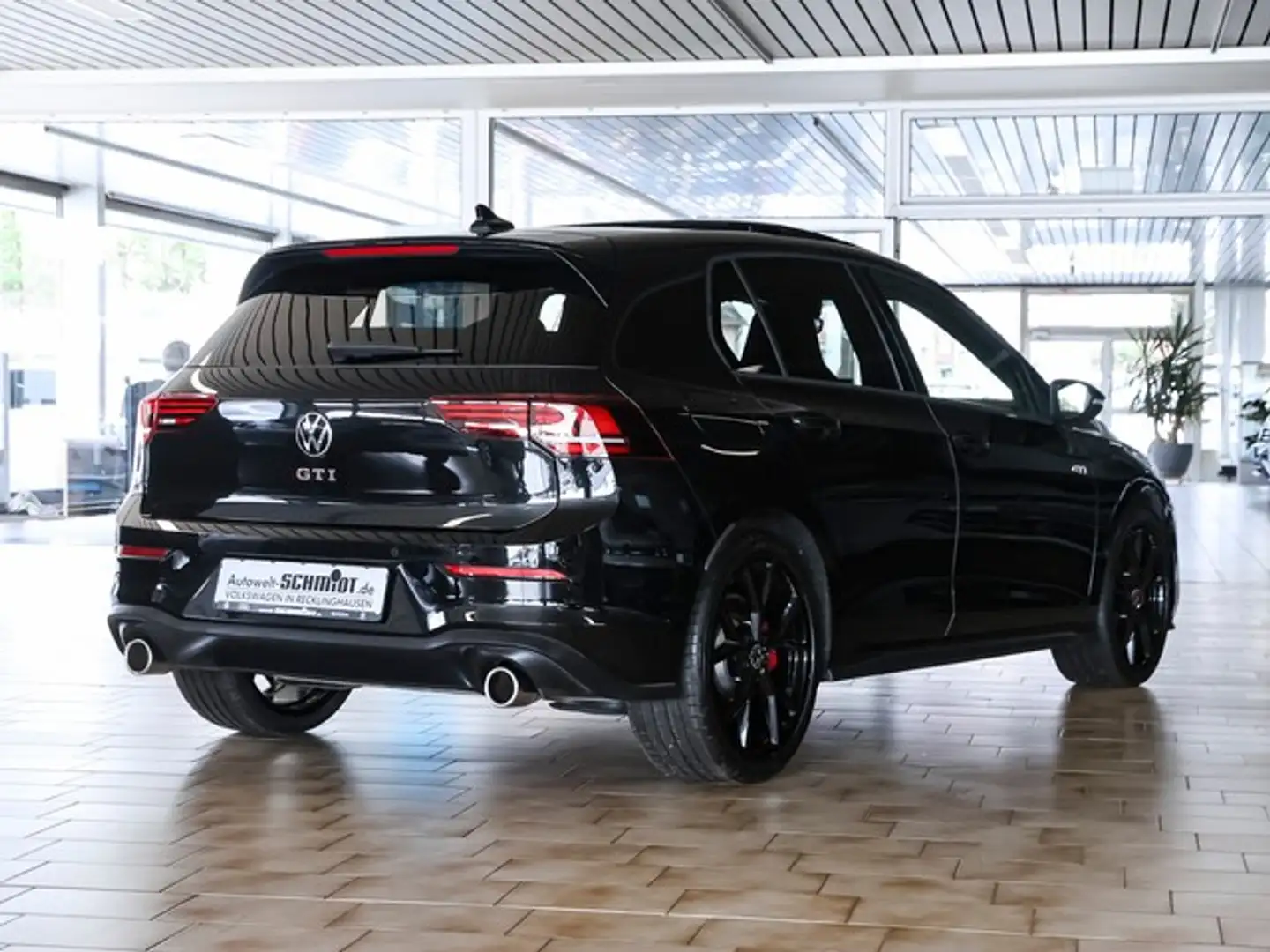 Volkswagen Golf VIII 2,0 TSI DSG GTI ACC DCC Pano R-Kamera LED 19" Schwarz - 2