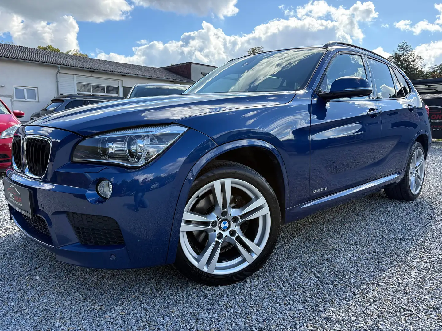 BMW X1 sDrive 18 d Aut.*M-PAKET*1.BESITZ*AHK*NEUWERTIG Blau - 1