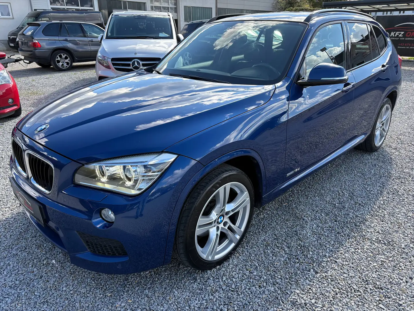 BMW X1 sDrive 18 d Aut.*M-PAKET*1.BESITZ*AHK*NEUWERTIG Blau - 2