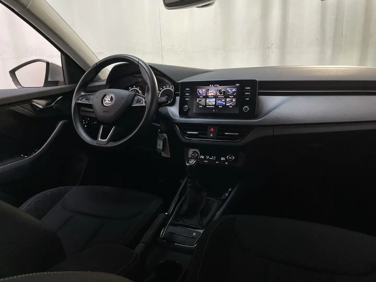 Skoda Scala 1.0 TSI 116pk 6-bak Ambition Climate Control Cruis Grijs - 2