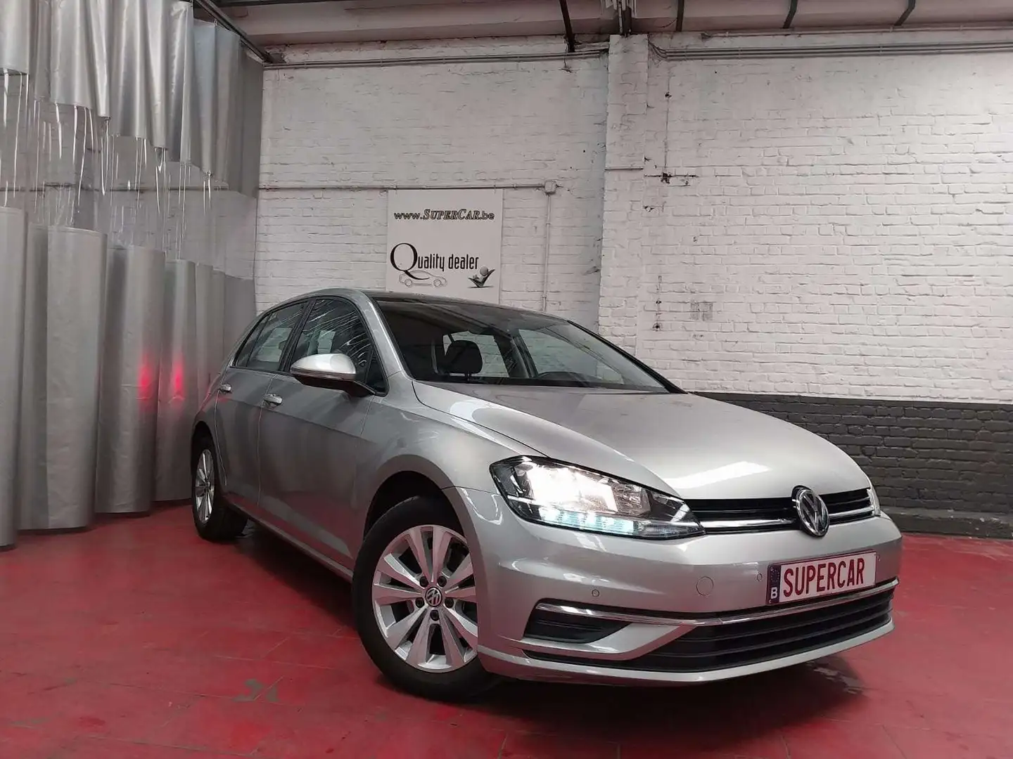 Volkswagen Golf 1.6 SCR TDi Highline *Toit* Capteurs Av/Ar* Gris - 1