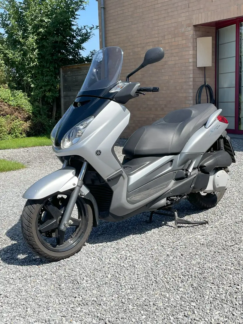 Yamaha X-Max 250 Stříbrná - 1