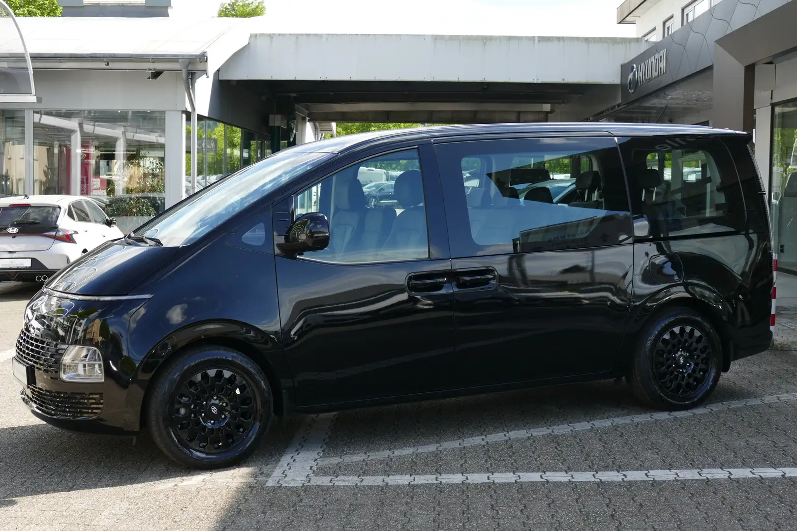 Hyundai STARIA 2.2 CRDi Trend*PARK PEKET*SHUTTLE PAKET* Чорний - 1