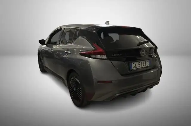 Nissan Leaf view 4