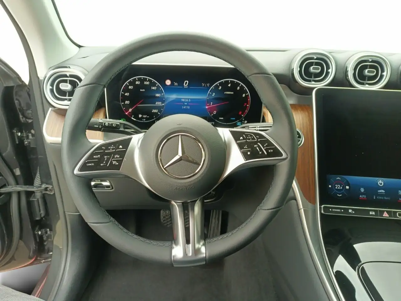Mercedes-Benz GLC 200 4MATIC 360 AUT Kam. KeyLess KlimaA LED 14