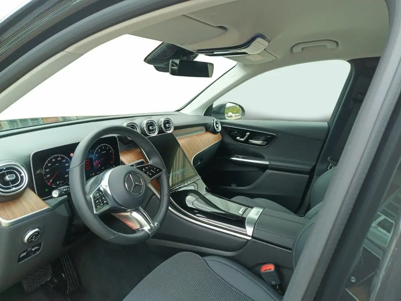 Mercedes-Benz GLC 200 4MATIC 360 AUT Kam. KeyLess KlimaA LED 12