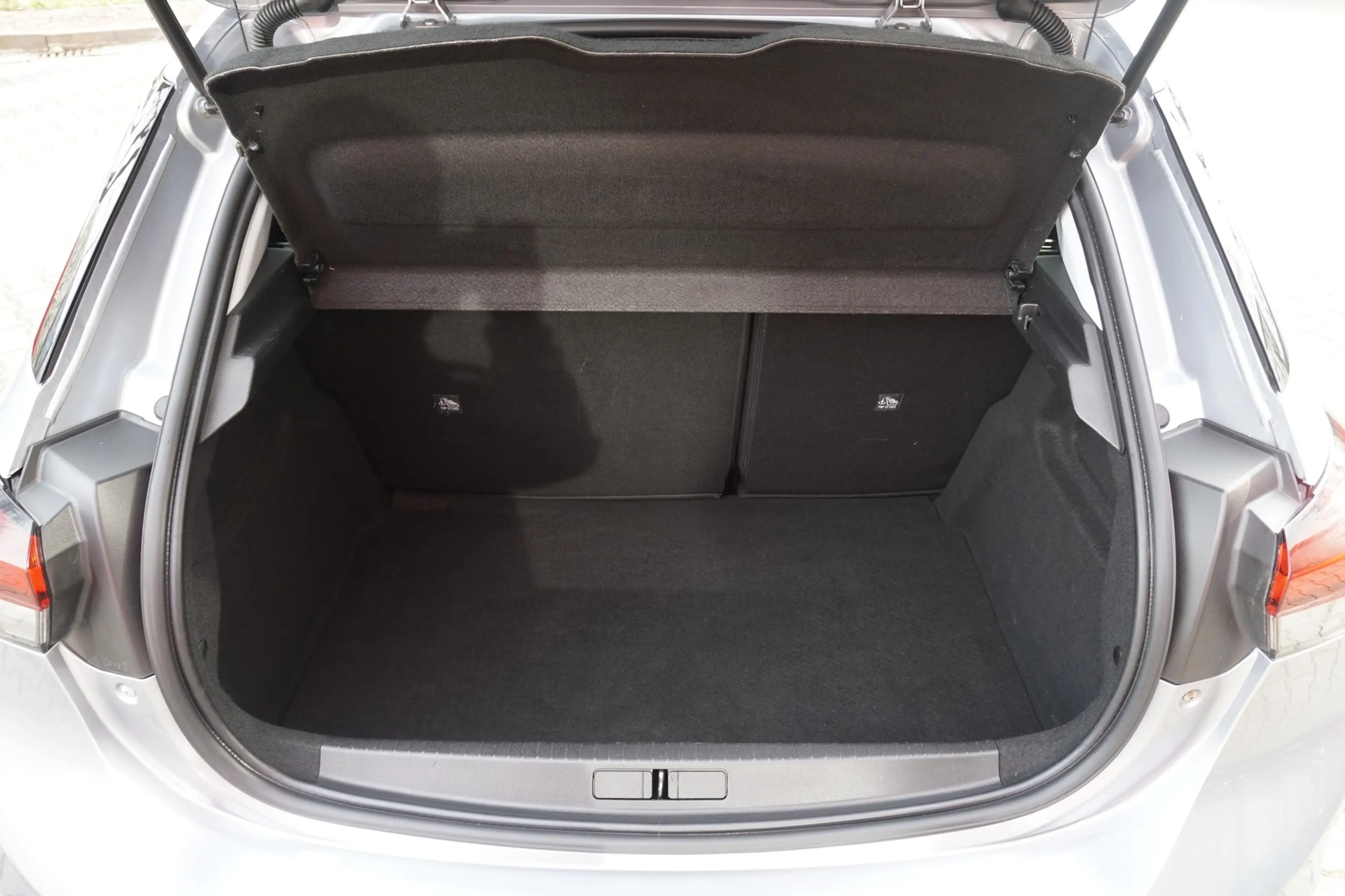 Opel Corsa F 1.2 Turbo Kamera Navi Tempomat DAB — photo 13