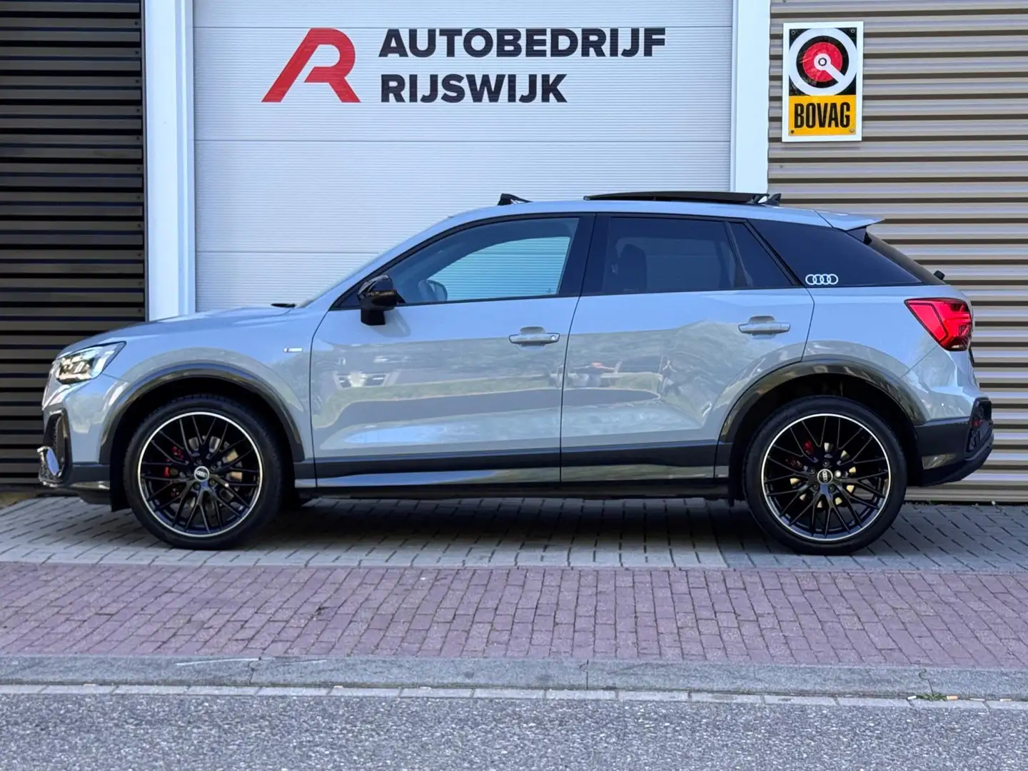 Audi Q2 35 TFSI Edition one Pano/Matrix/Leer/Dodehoek Grijs - 2
