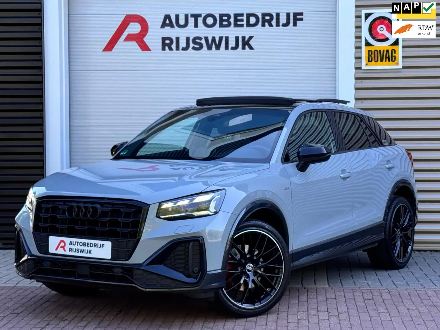 Audi Q2 35 TFSI Edition one Pano/Matrix/Leer/Dodehoek Grijs - 1