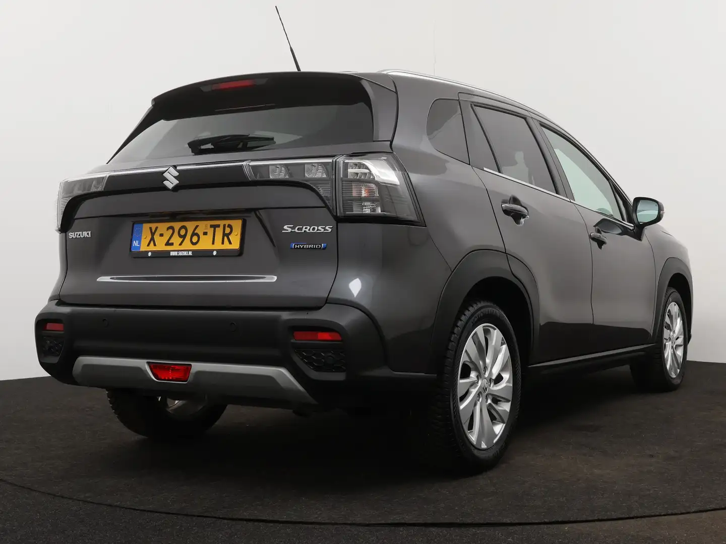 Suzuki S-Cross 1.5 Hybrid Select | Achteruitrijcamera | Verwarmde Grijs - 2