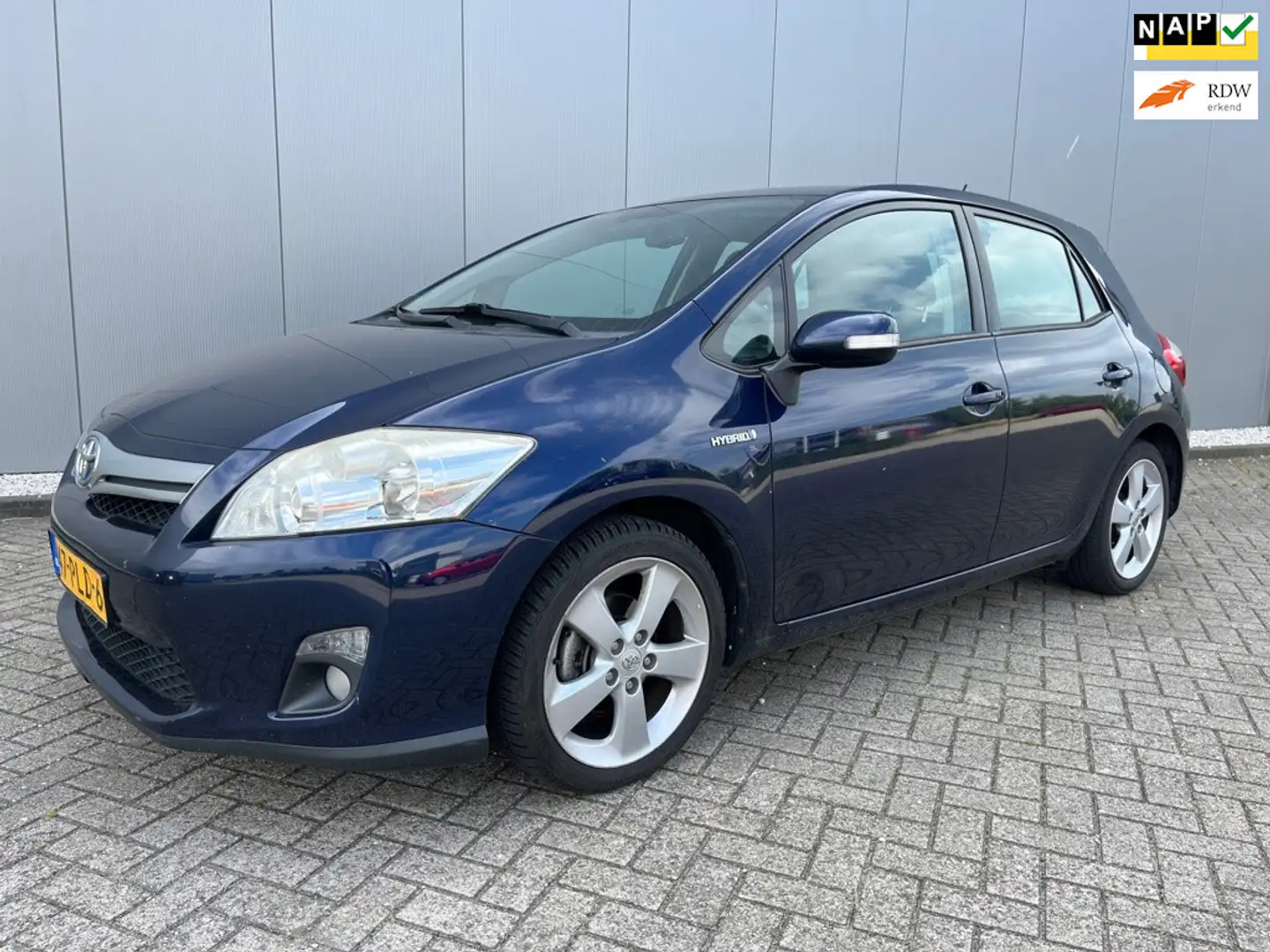 Toyota Auris 1.8 Full Hybrid Dynamic Bleu - 1